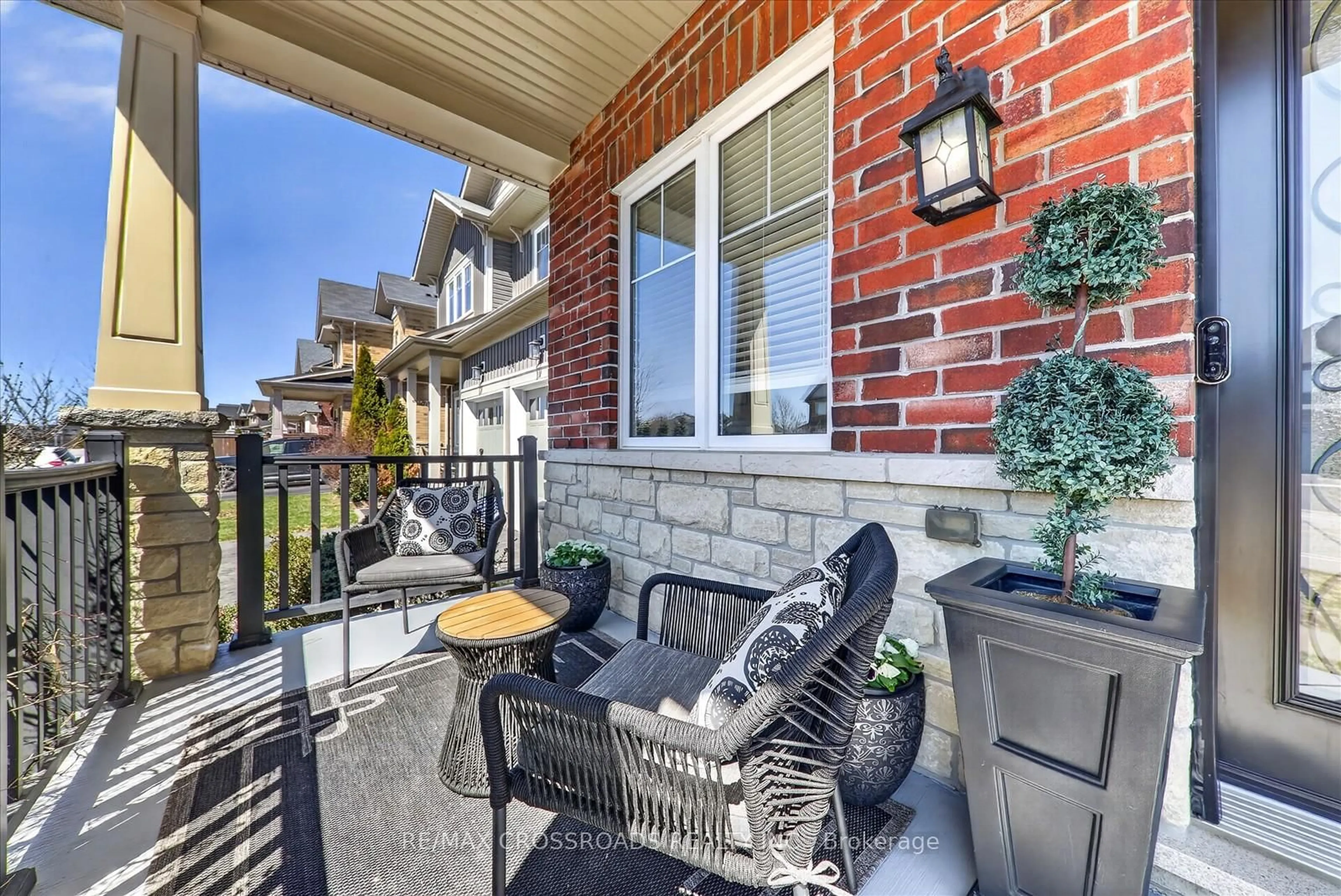 Patio, street for 98 Britannia Ave, Oshawa Ontario L1L 0E8