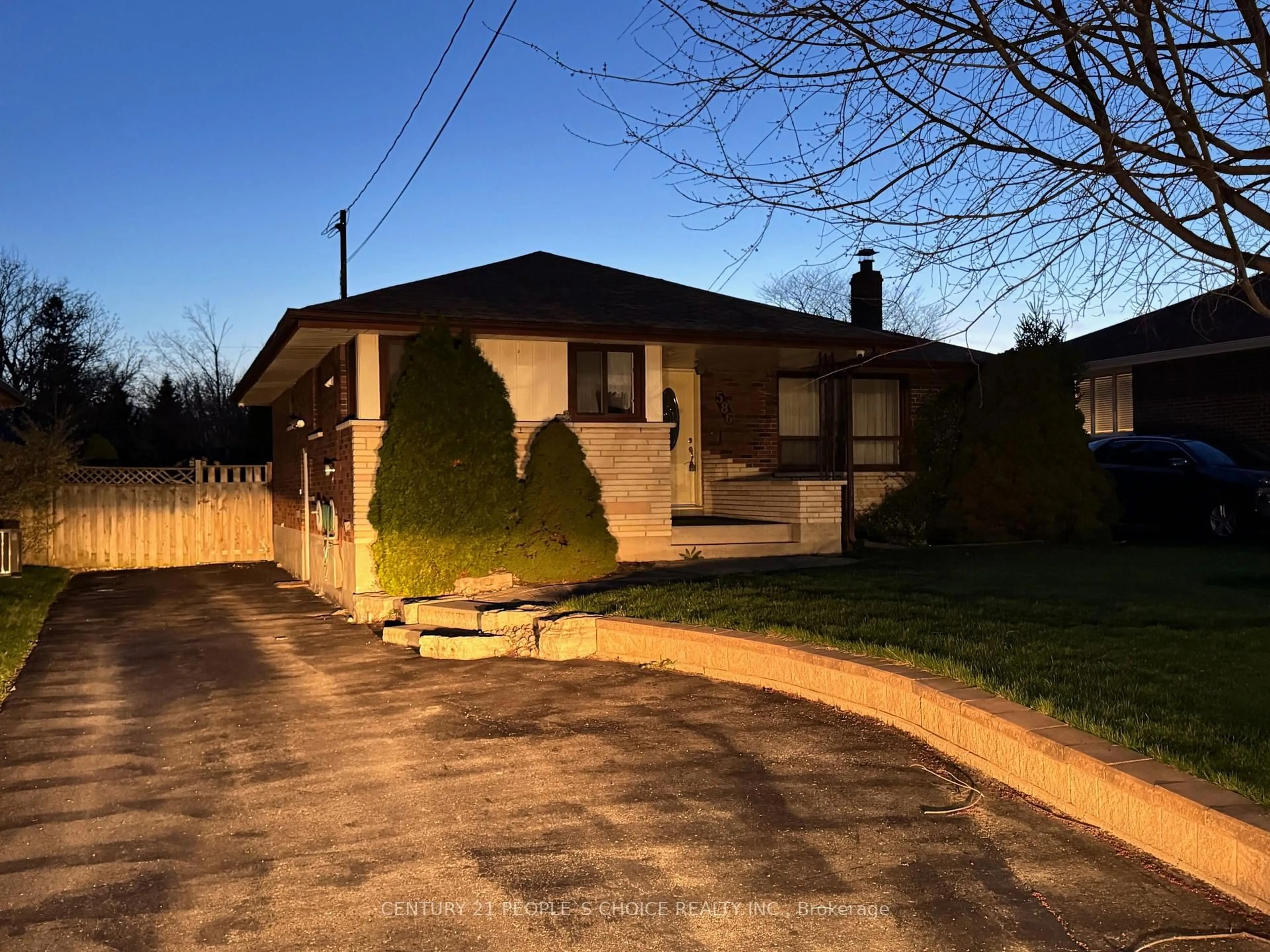 A pic from outside/outdoor area/front of a property/back of a property/a pic from drone, street for 586 Central Pk Blvd, Oshawa Ontario L1G 6A4