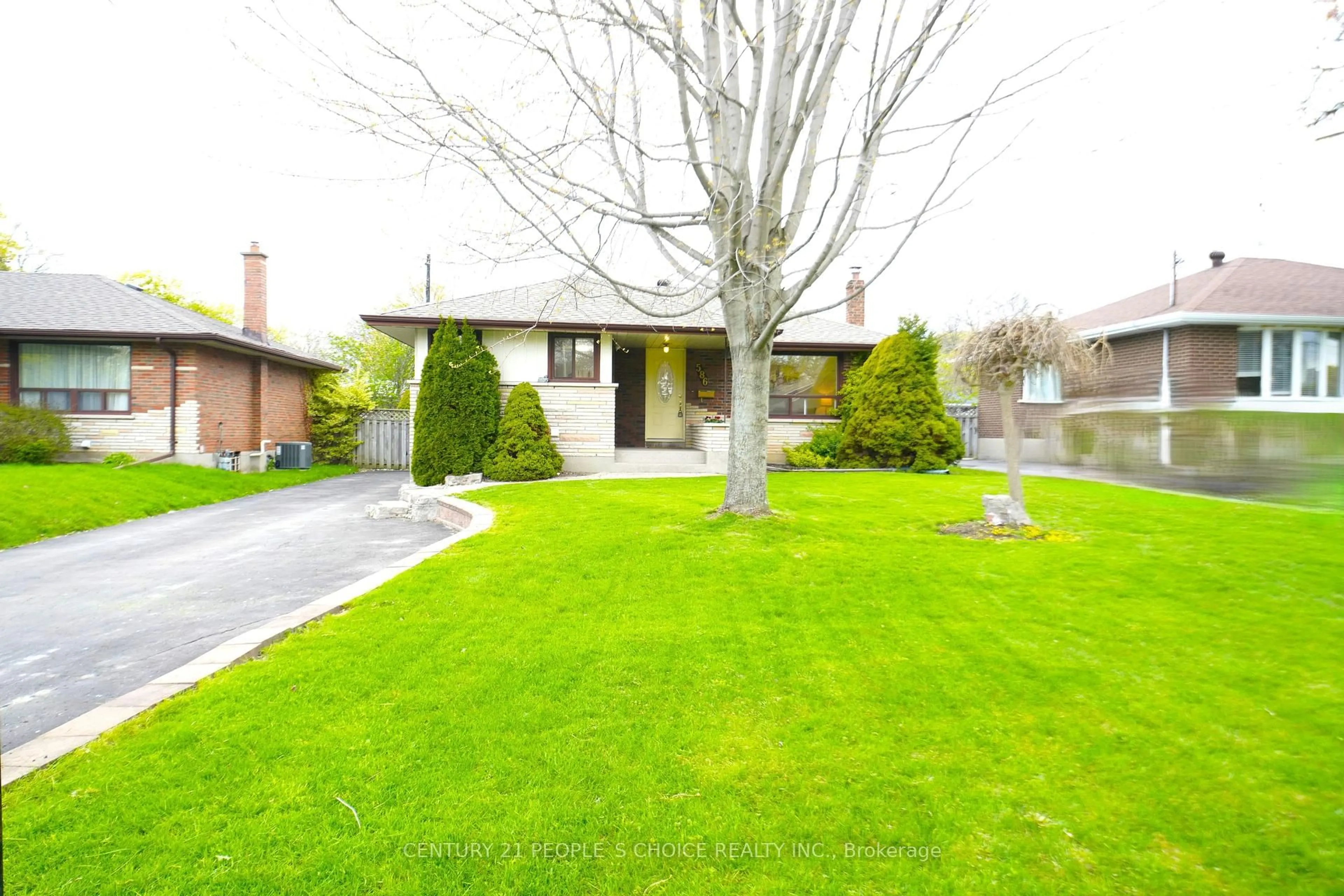 A pic from outside/outdoor area/front of a property/back of a property/a pic from drone, street for 586 Central Pk Blvd, Oshawa Ontario L1G 6A4