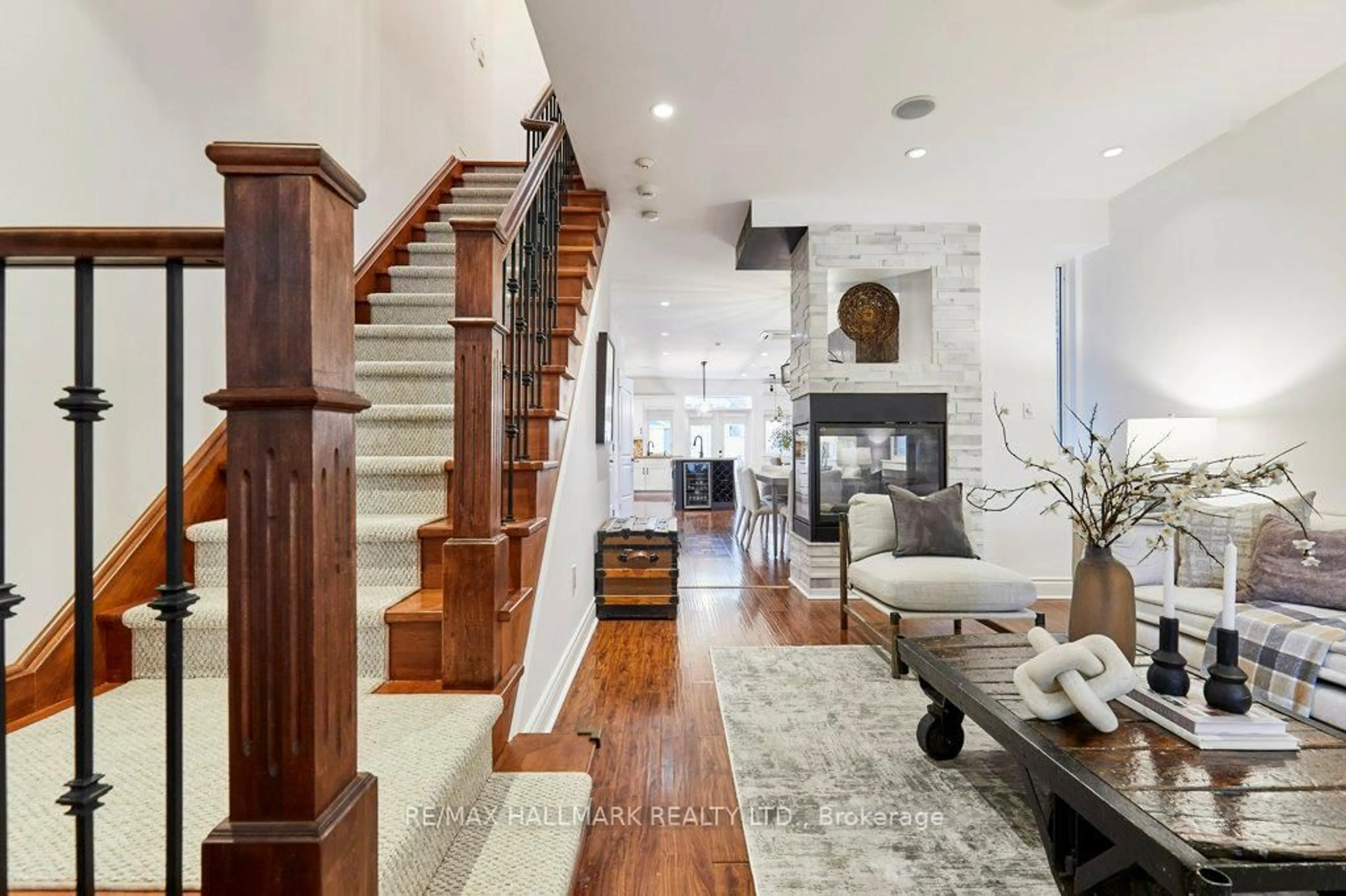 Indoor entryway for 255 Ashdale Ave, Toronto Ontario M4L 2Y8