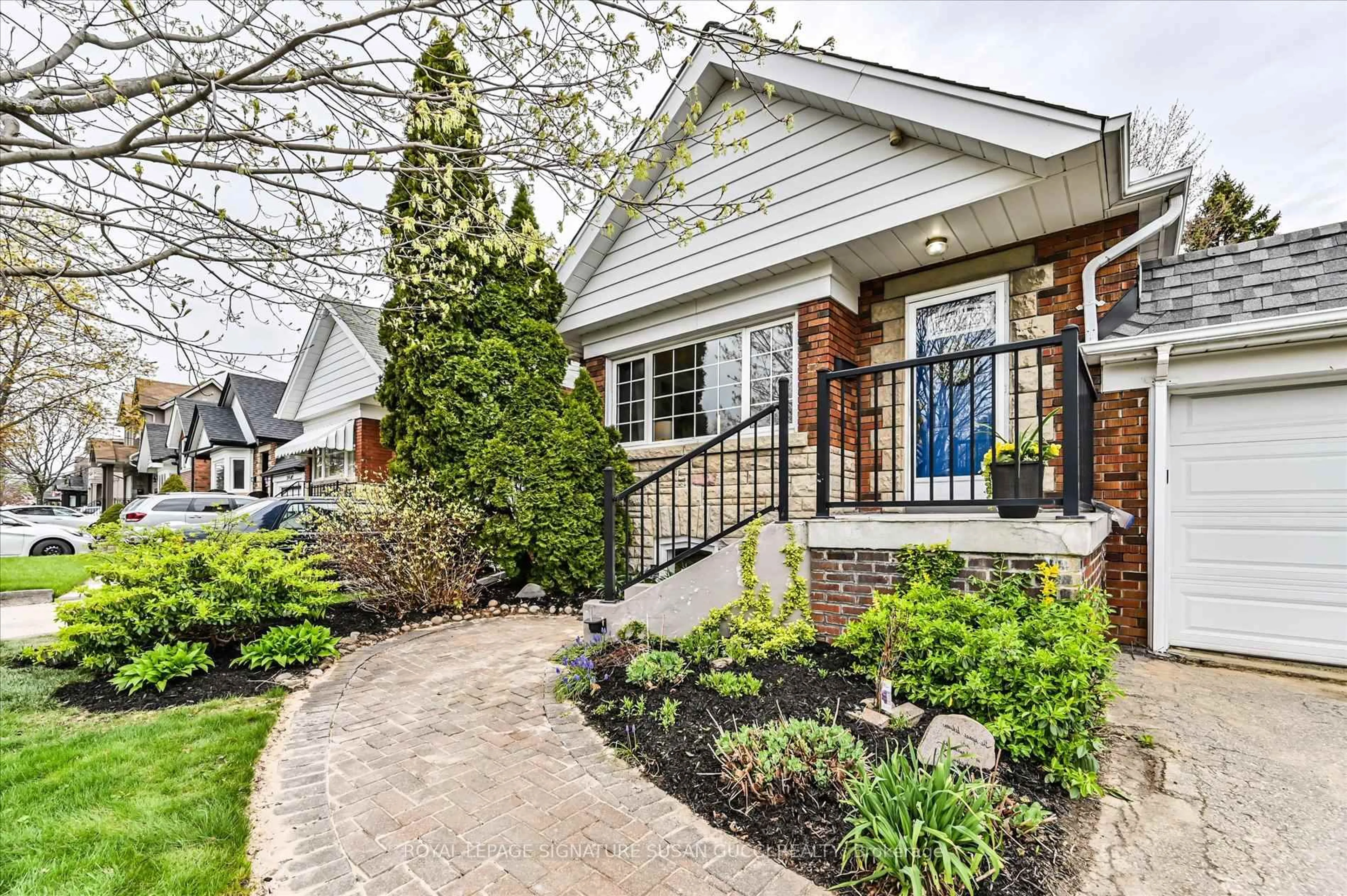Home with brick exterior material, street for 218 Glenwood Cres, Toronto Ontario M4B 1K4
