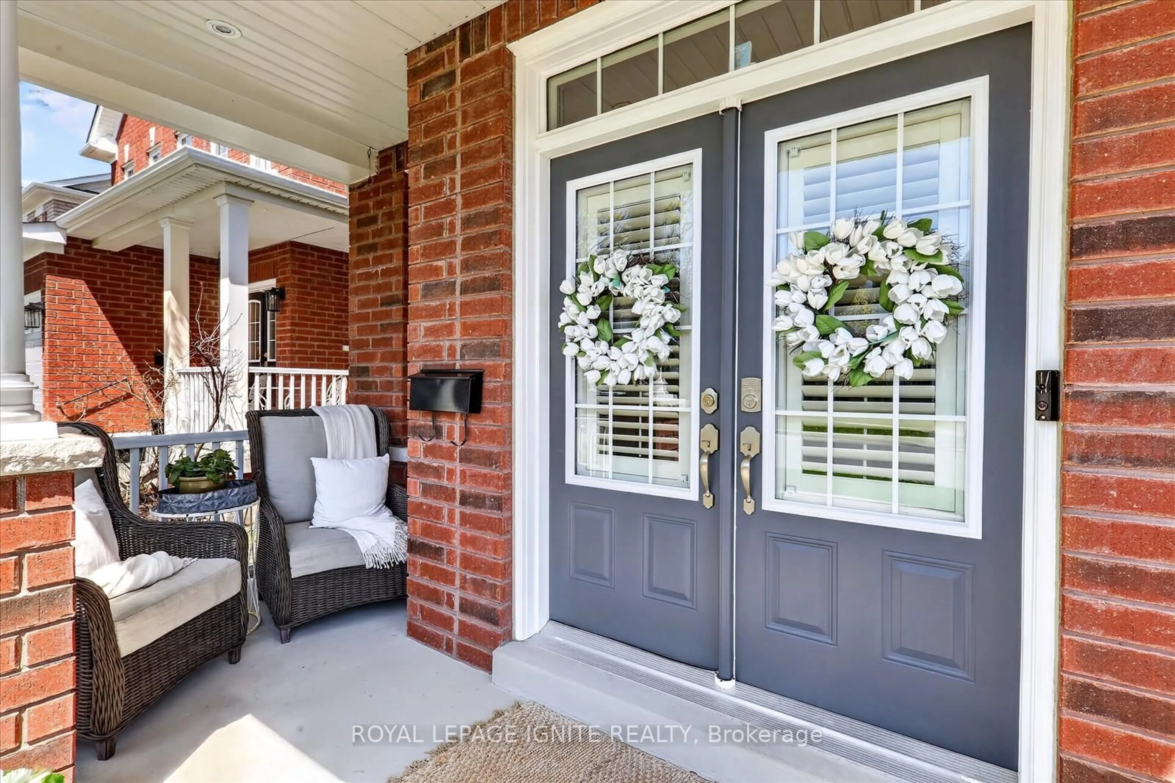 Indoor entryway for 1449 Arborwood Dr, Oshawa Ontario L1K 2Y5