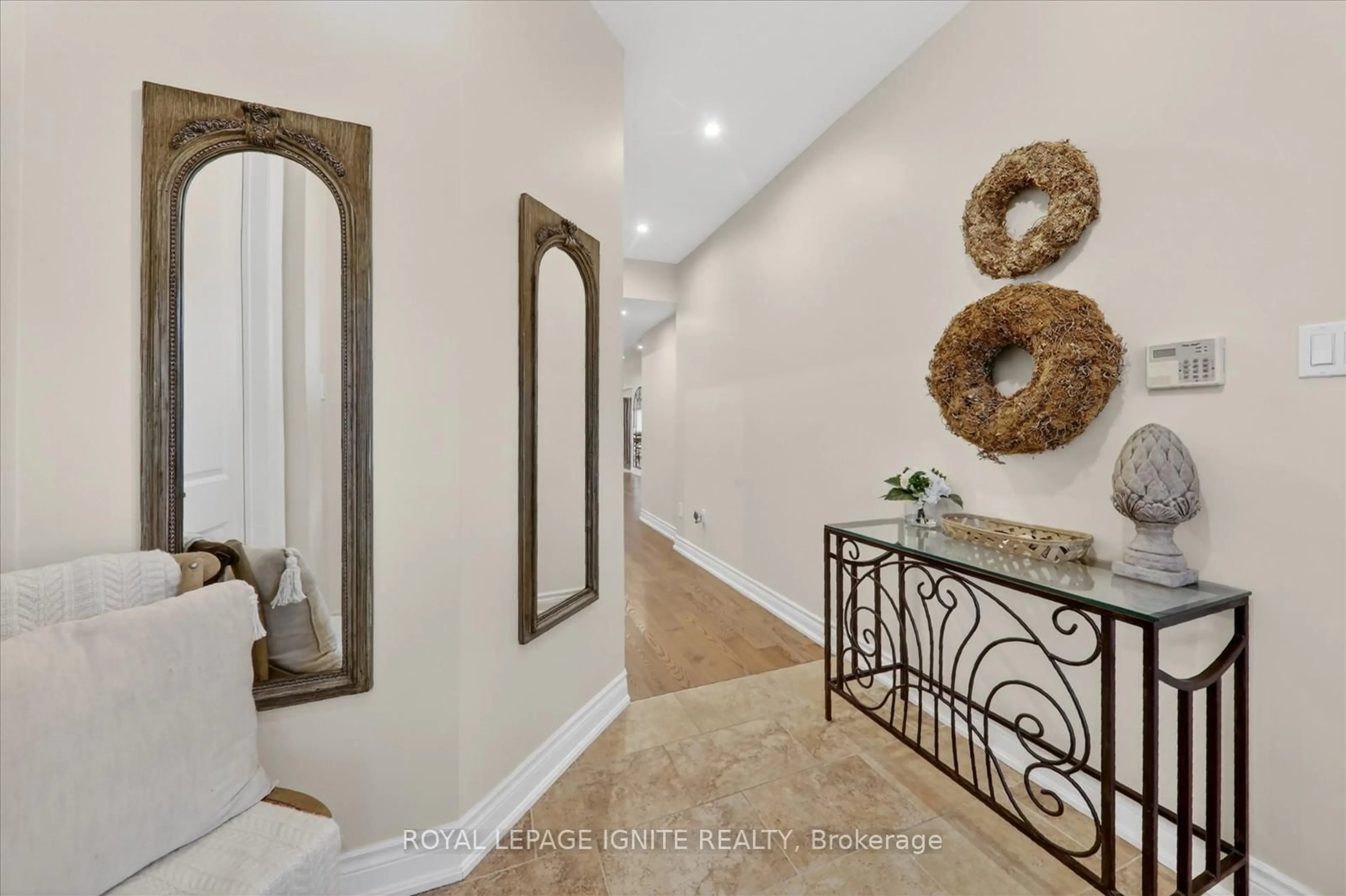 Indoor entryway for 1449 Arborwood Dr, Oshawa Ontario L1K 2Y5