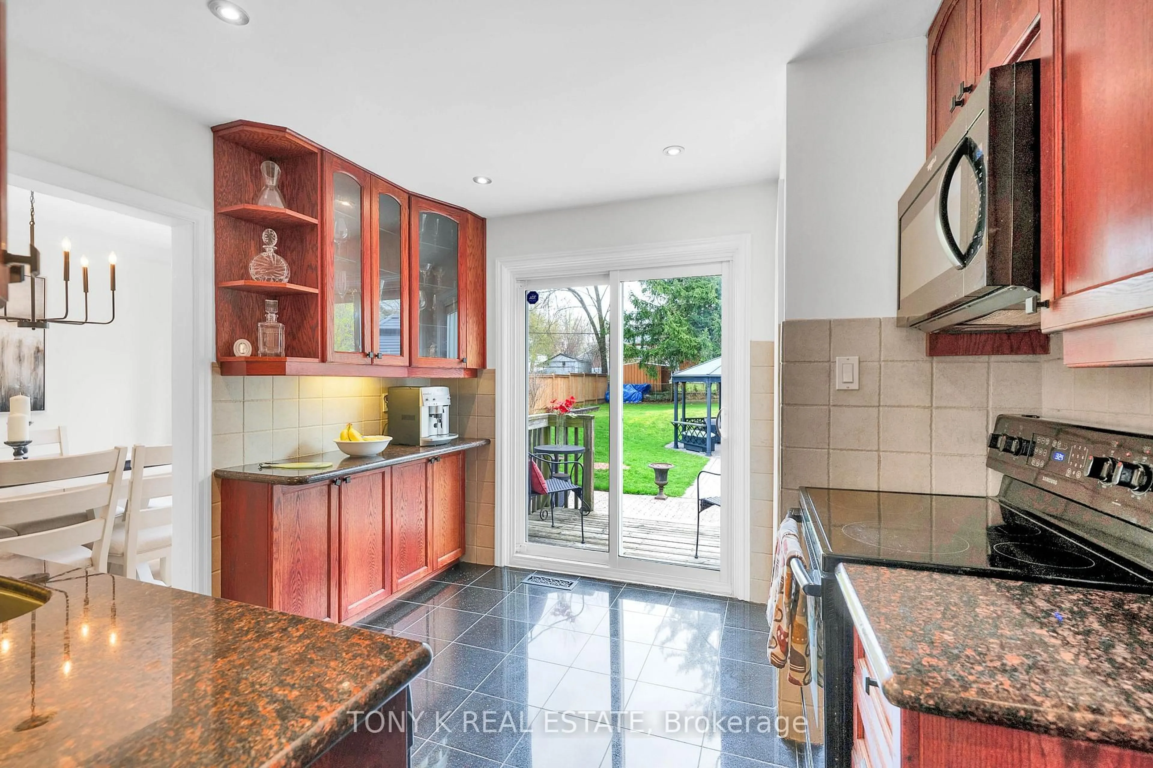 Open concept kitchen, ceramic/tile floor for 21 Martindale Rd, Toronto Ontario M1M 2B8