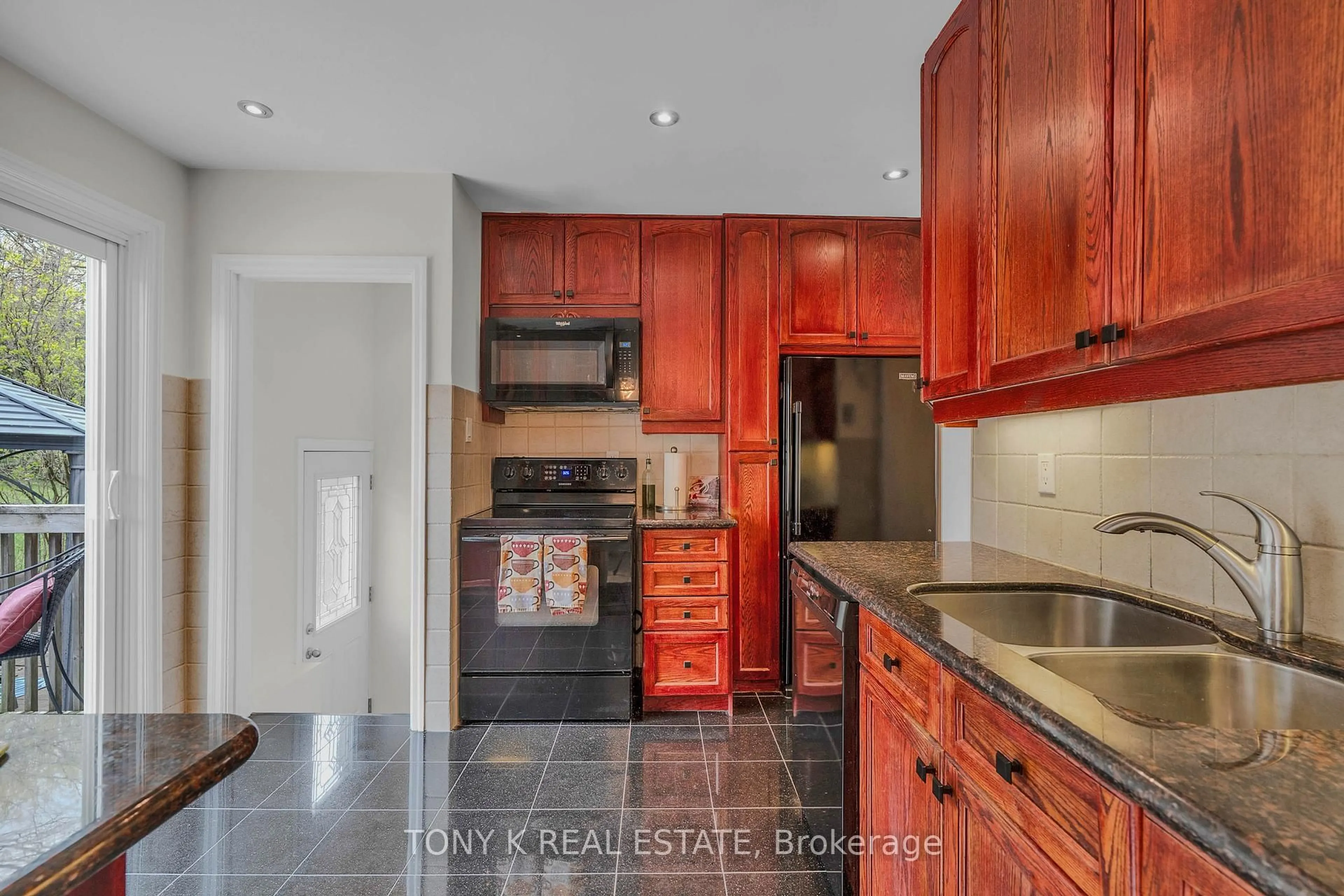 Open concept kitchen, ceramic/tile floor for 21 Martindale Rd, Toronto Ontario M1M 2B8