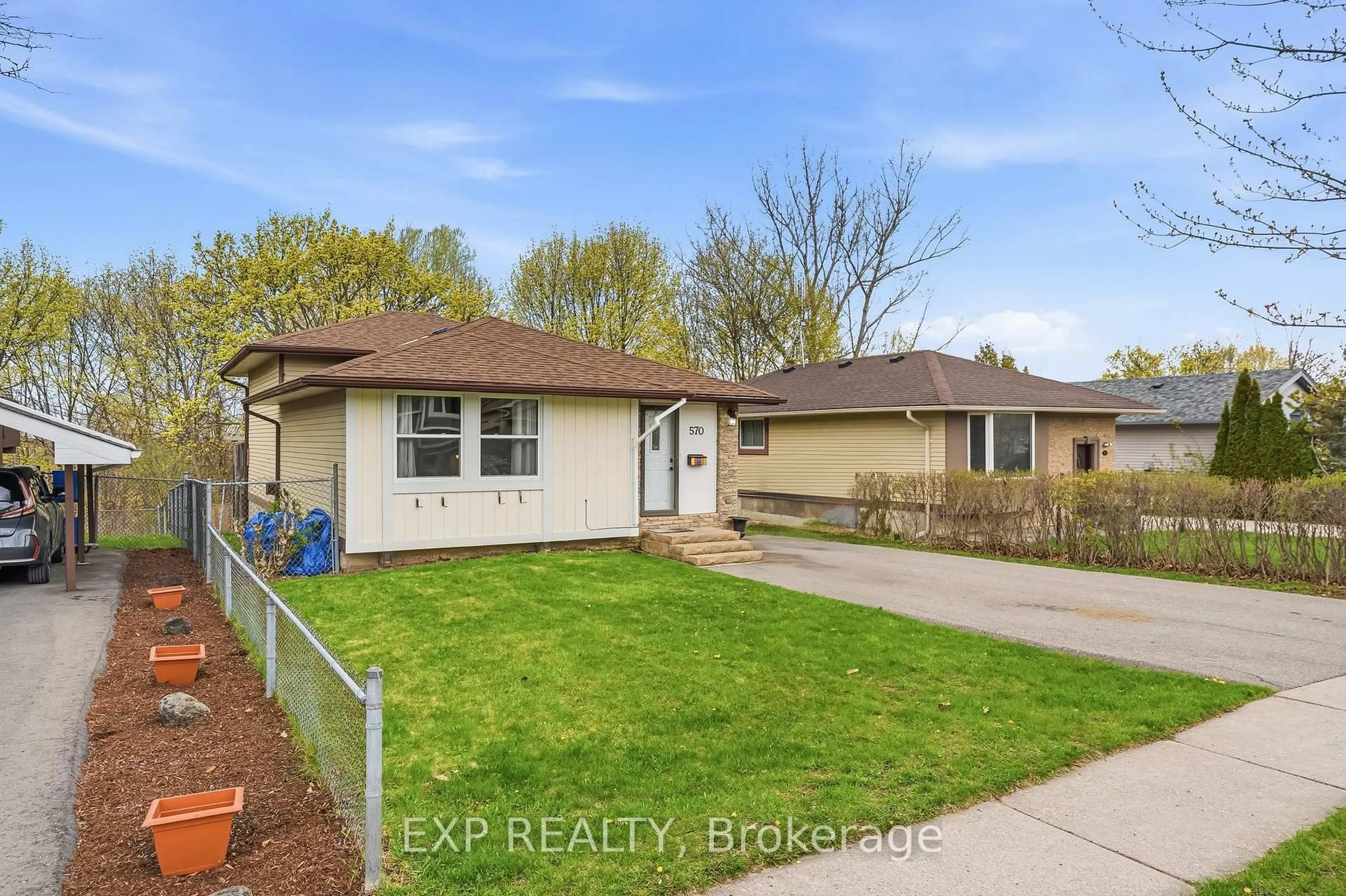 Unknown for 570 Annandale St, Oshawa Ontario L1H 7S7