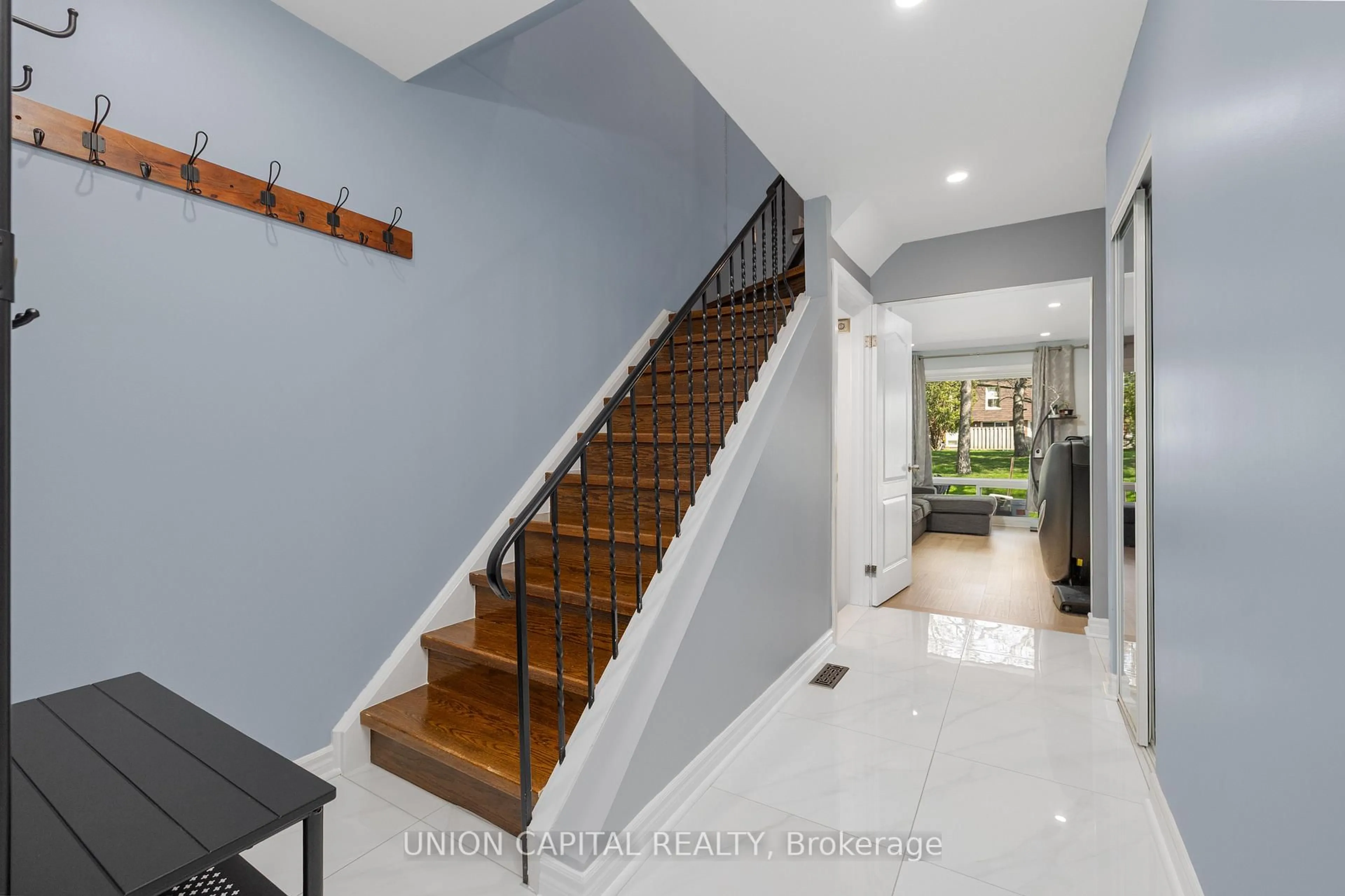 Indoor foyer for 227 Huntingdale Blvd, Toronto Ontario M1W 1T2