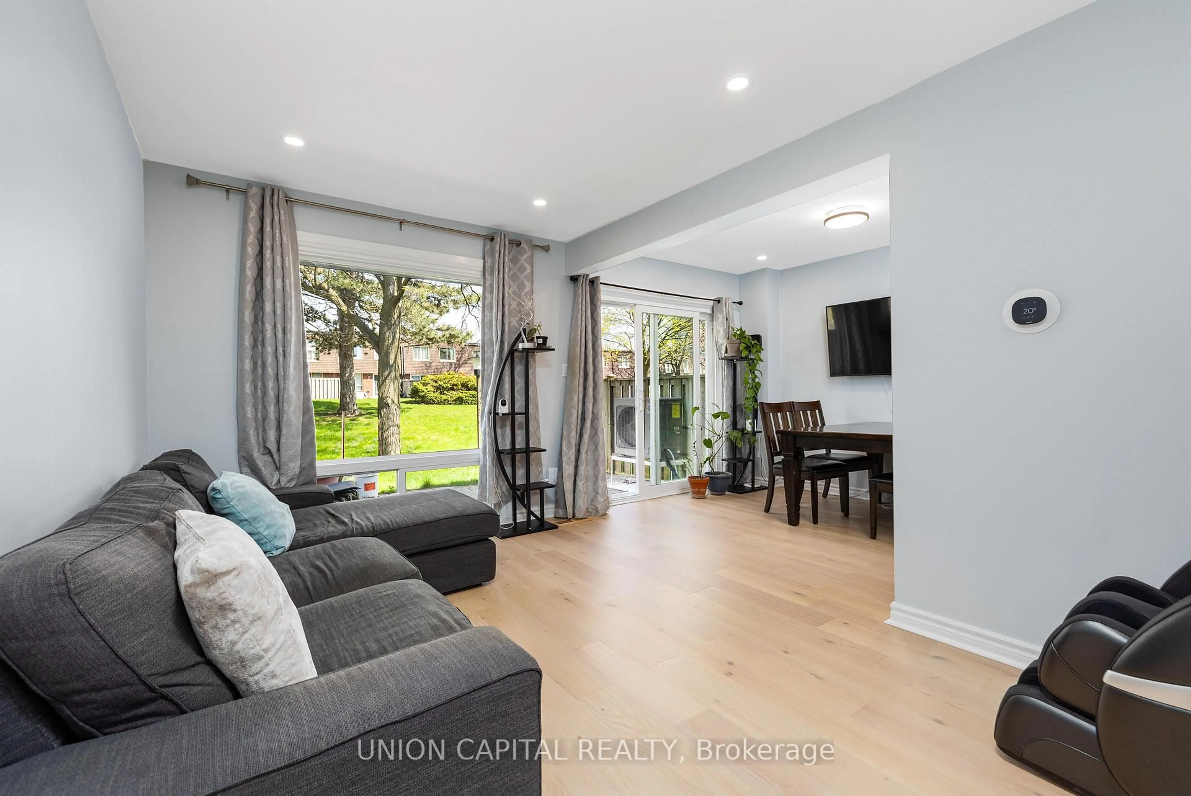 Living room with furniture, unknown for 227 Huntingdale Blvd, Toronto Ontario M1W 1T2