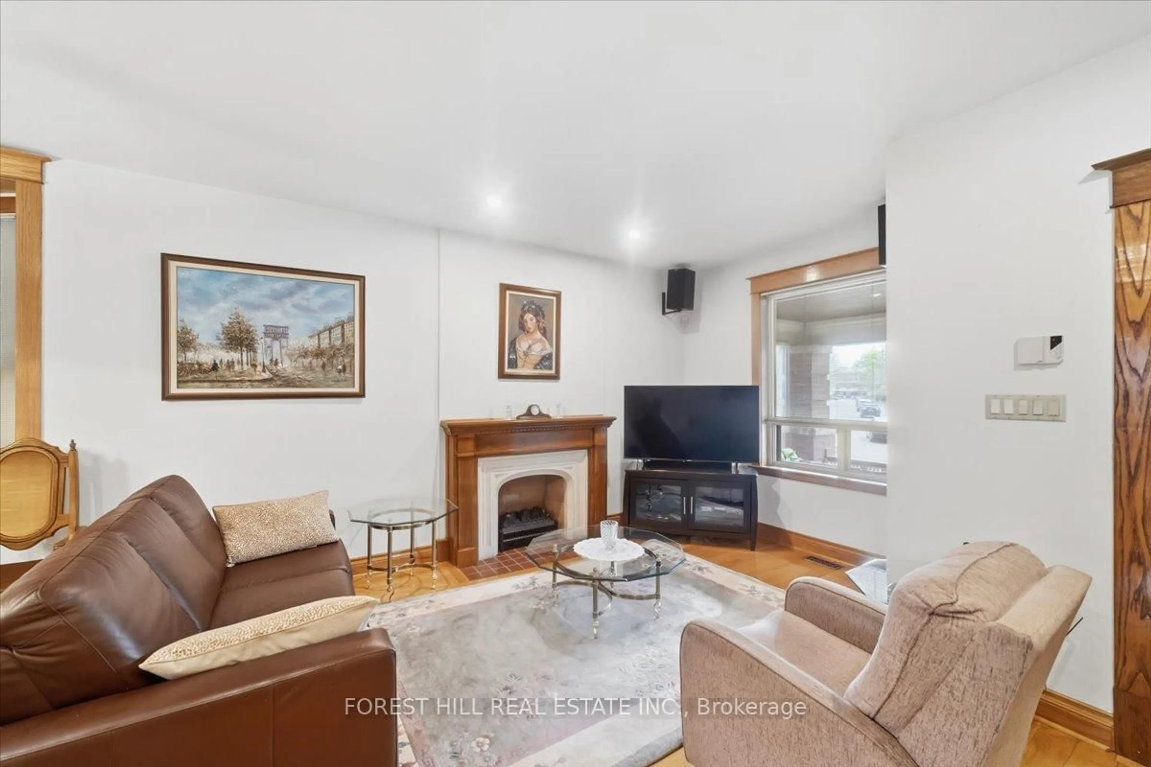 Living room with furniture, unknown for 84 Ellerbeck St, Toronto Ontario M4K 2V1