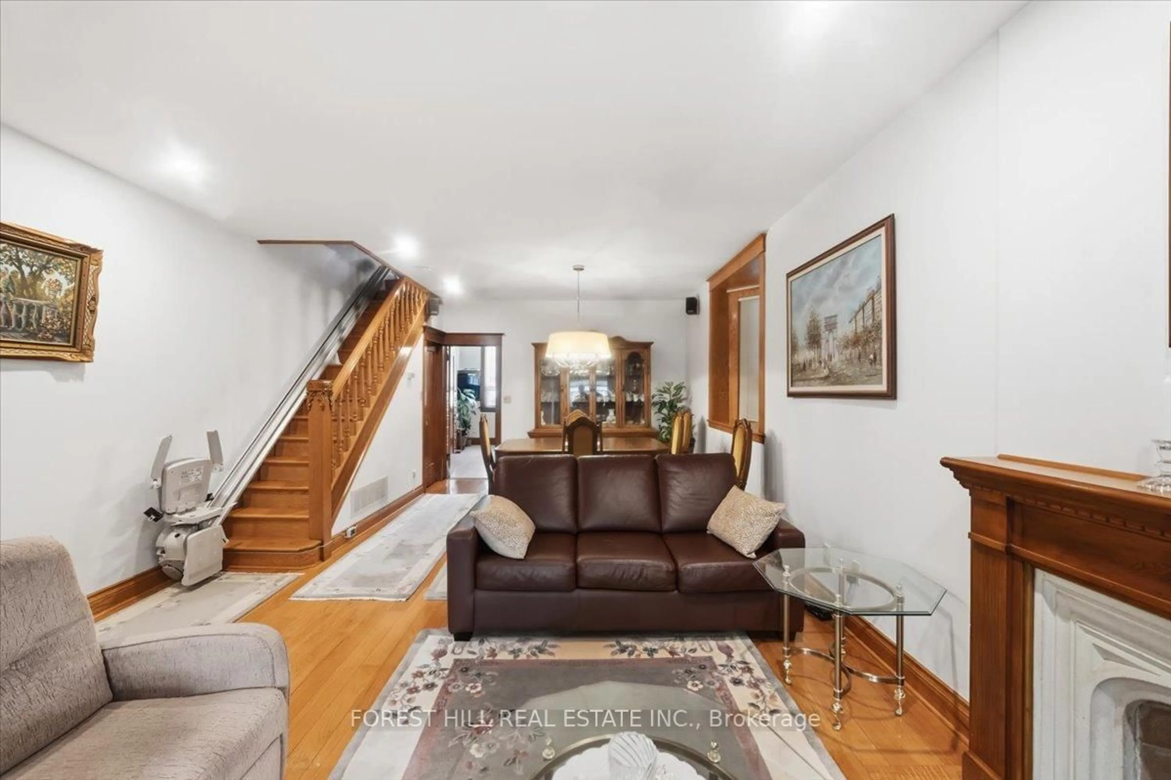 Living room with furniture, unknown for 84 Ellerbeck St, Toronto Ontario M4K 2V1