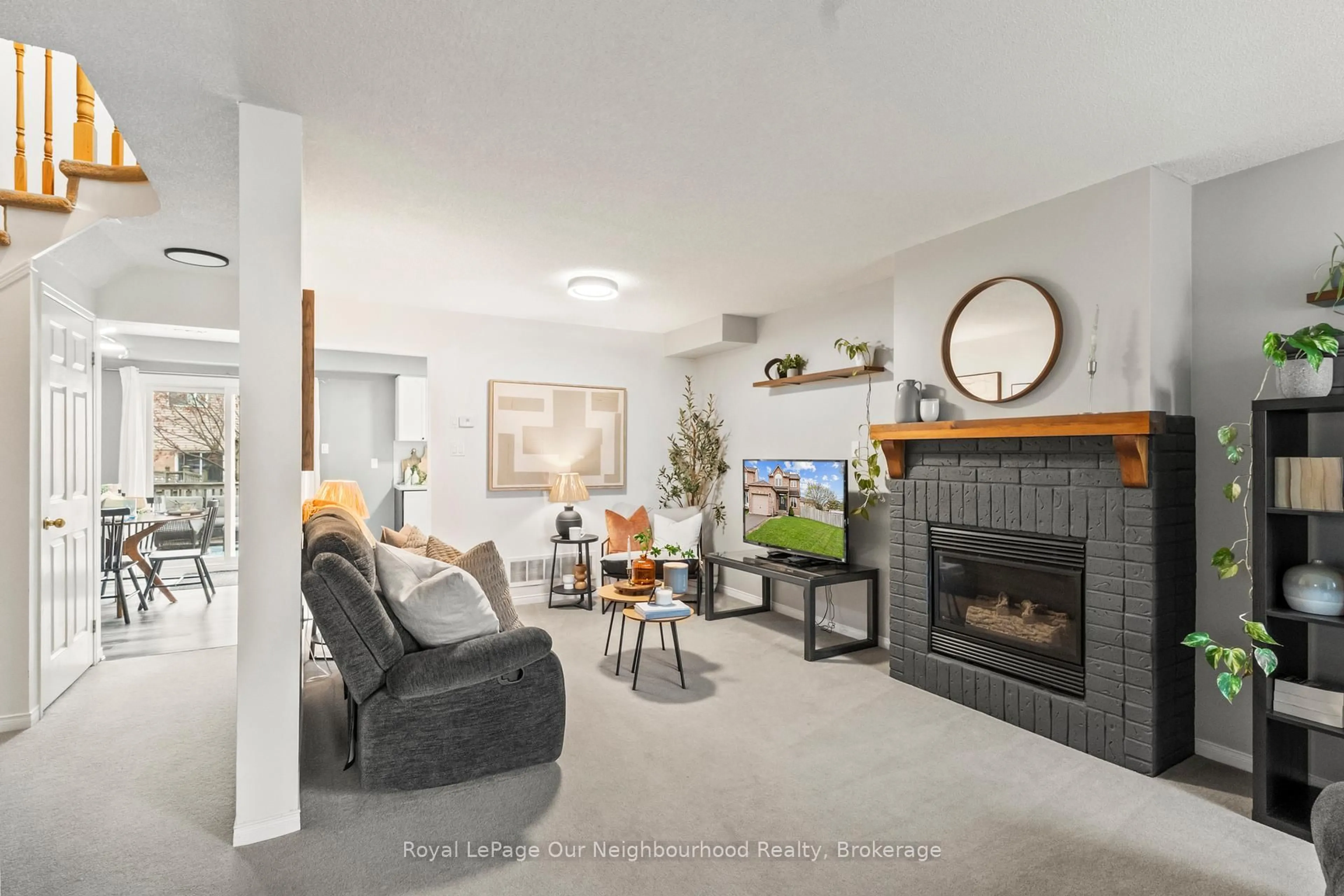 Living room with furniture, unknown for 61 Fry Cres, Clarington Ontario L1C 4Y3