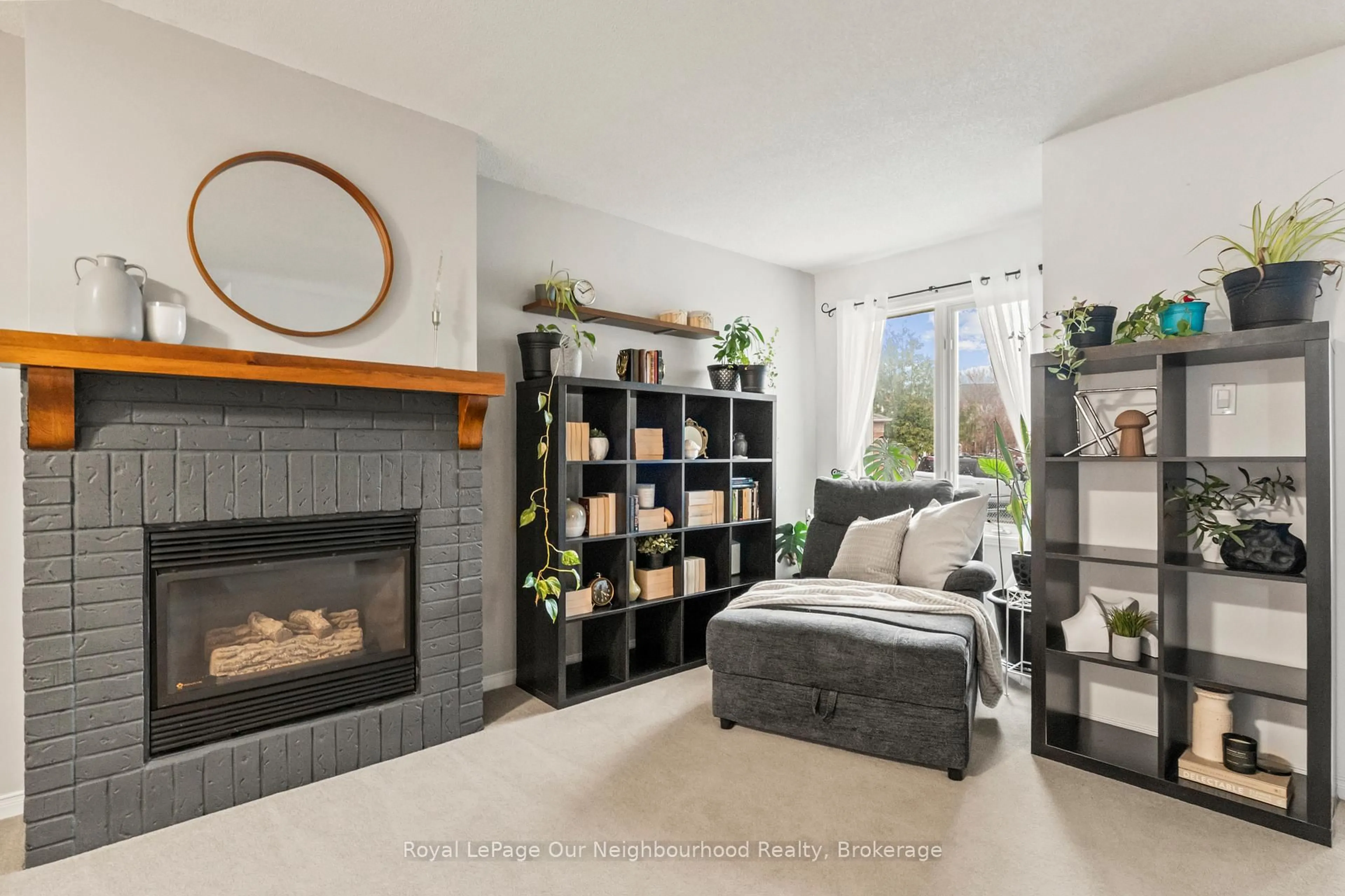 Living room with furniture, unknown for 61 Fry Cres, Clarington Ontario L1C 4Y3
