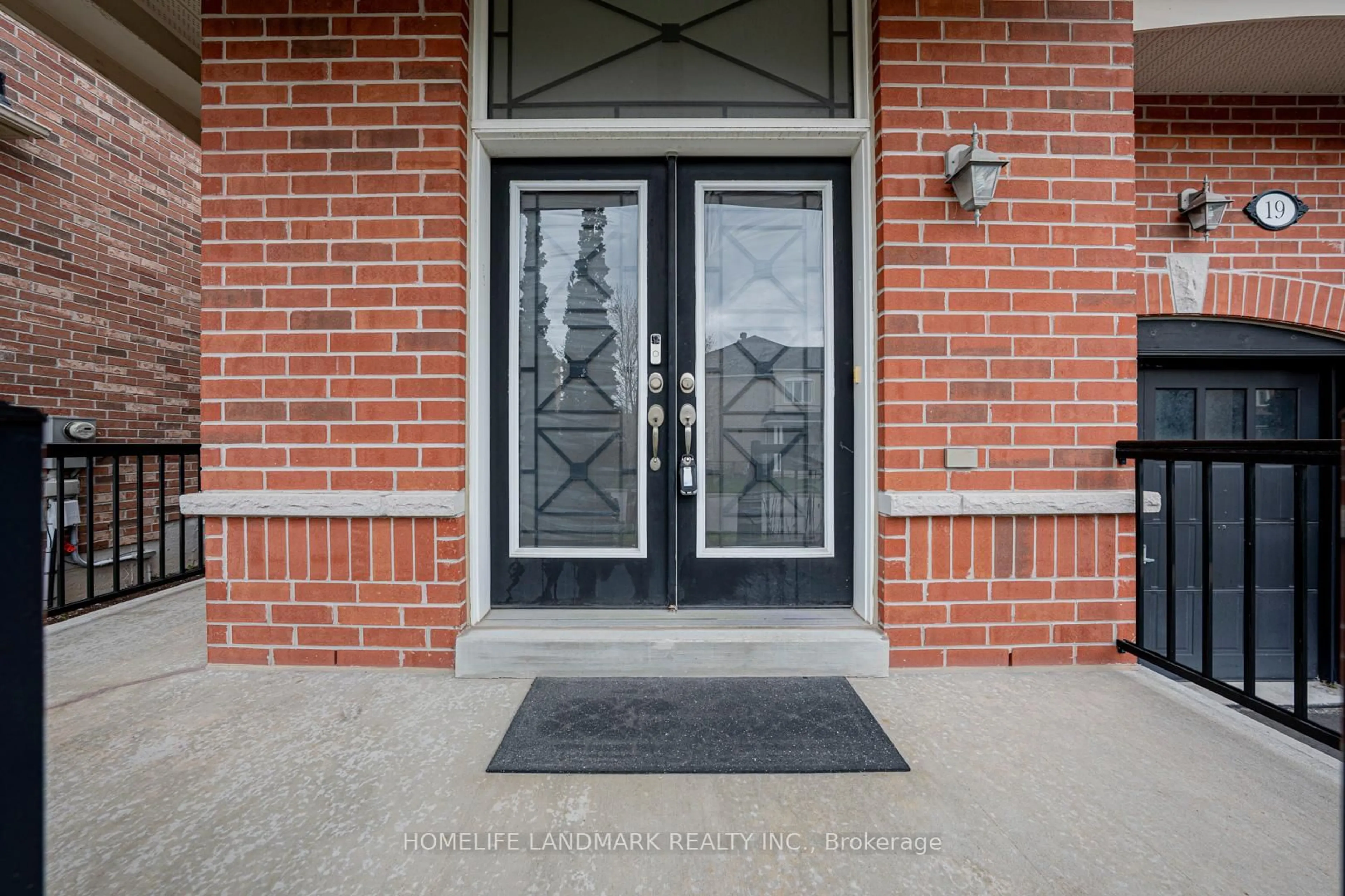 Indoor entryway for 19 Darlet Ave, Ajax Ontario L1Z 0G3