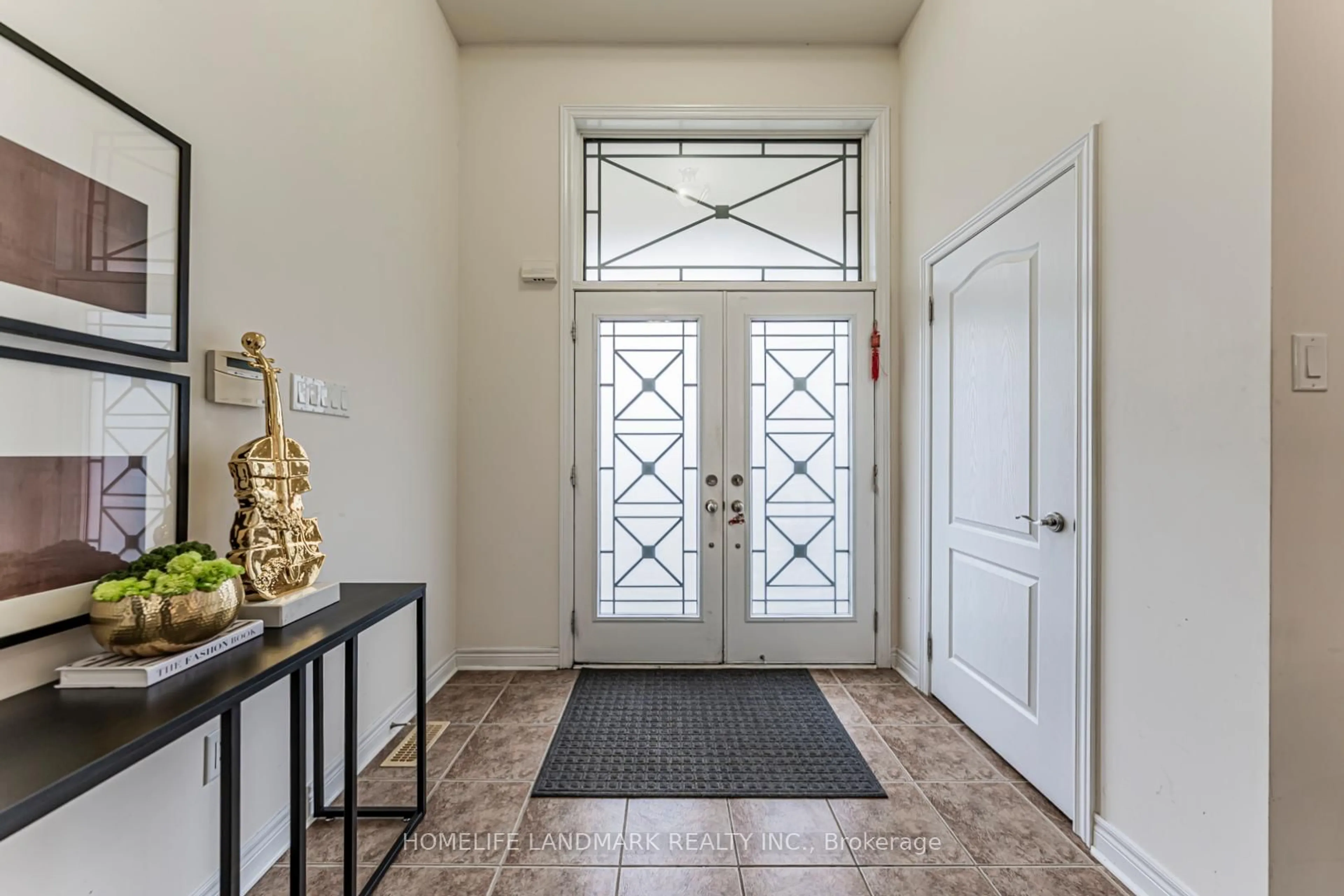 Indoor entryway for 19 Darlet Ave, Ajax Ontario L1Z 0G3