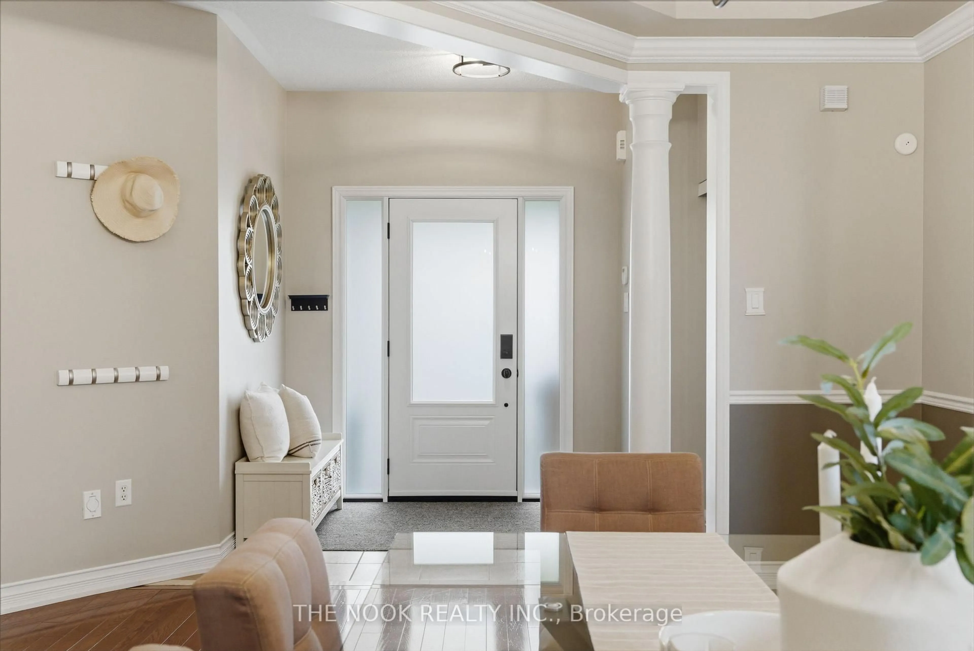 Indoor entryway for 369 Longworth Ave, Clarington Ontario L1C 0E2