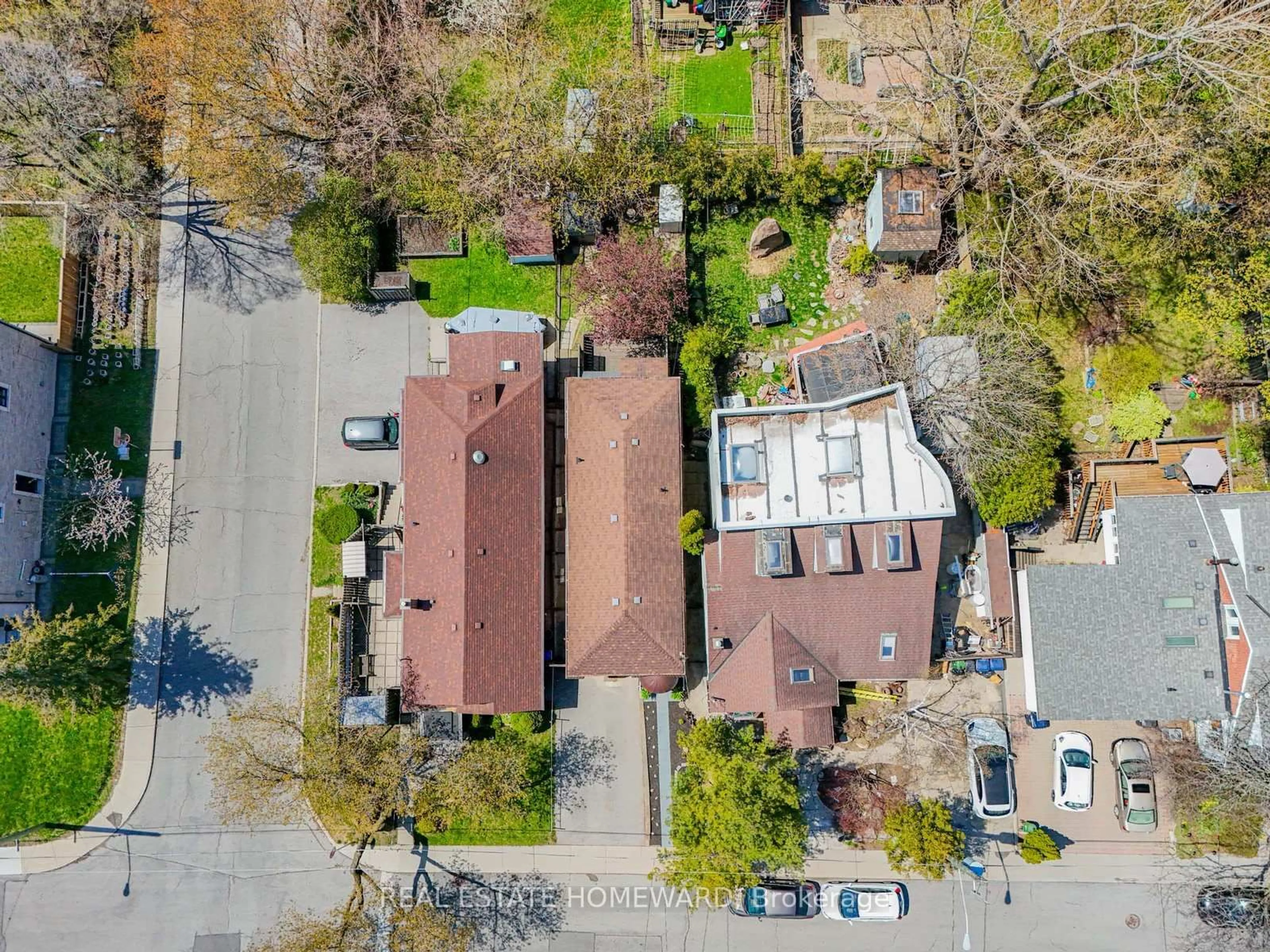 A pic from outside/outdoor area/front of a property/back of a property/a pic from drone, street for 44 Westbourne Ave, Toronto Ontario M1L 2Y4