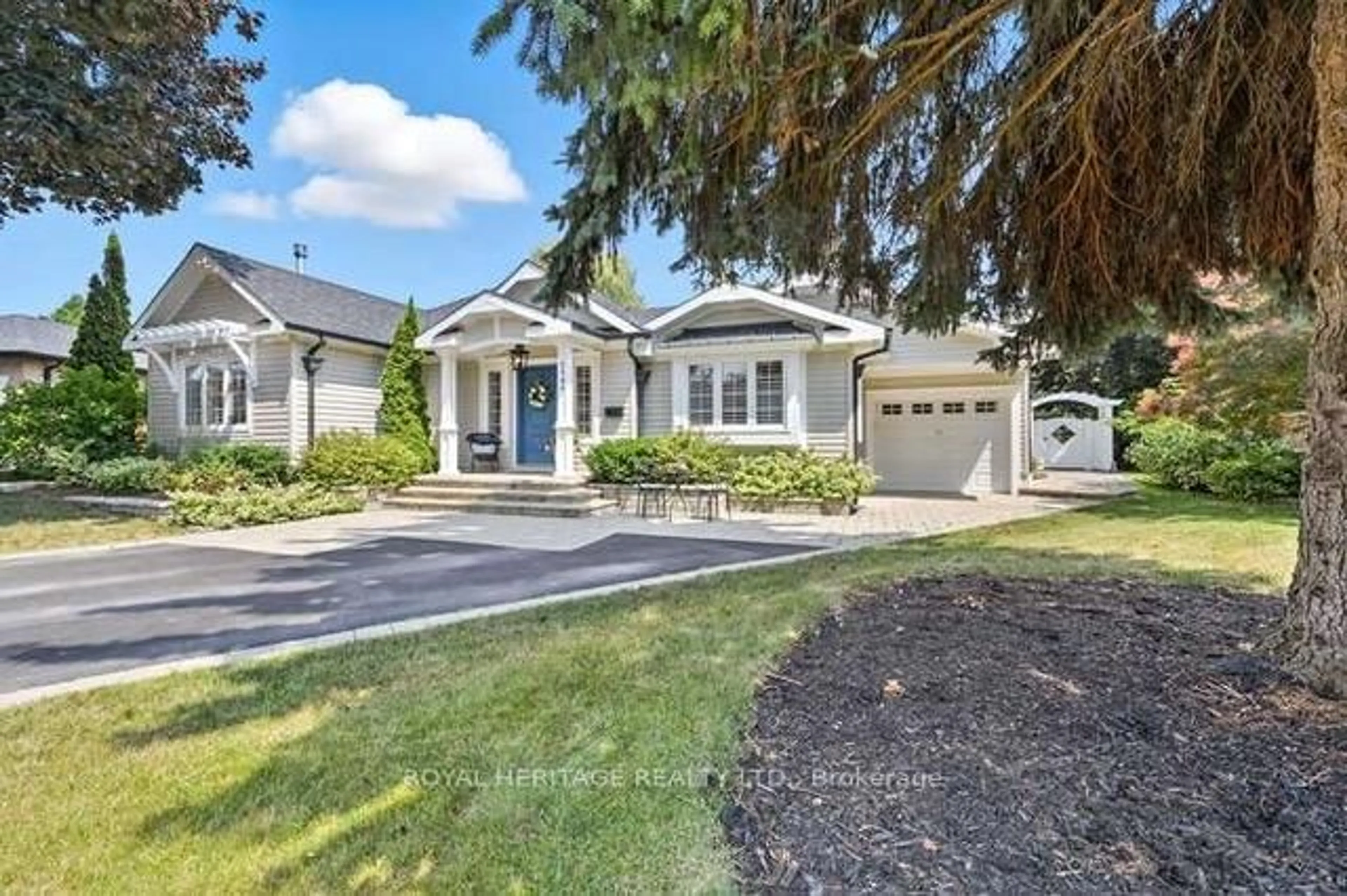 Home with vinyl exterior material, street for 1549 Willowside Crt, Pickering Ontario L1W 3P5