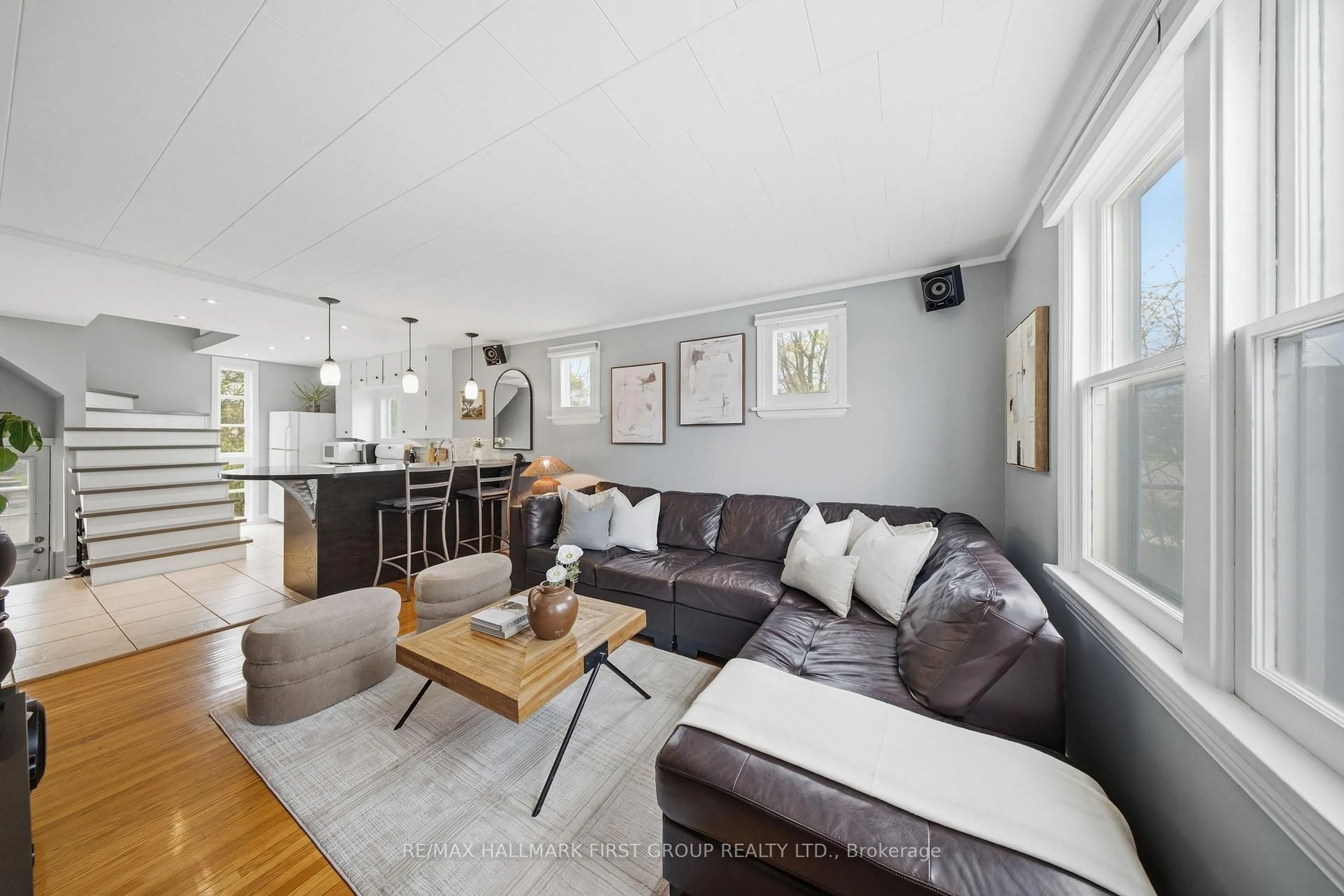 Living room with furniture, unknown for 215 Park Rd, Oshawa Ontario L1J 4H1