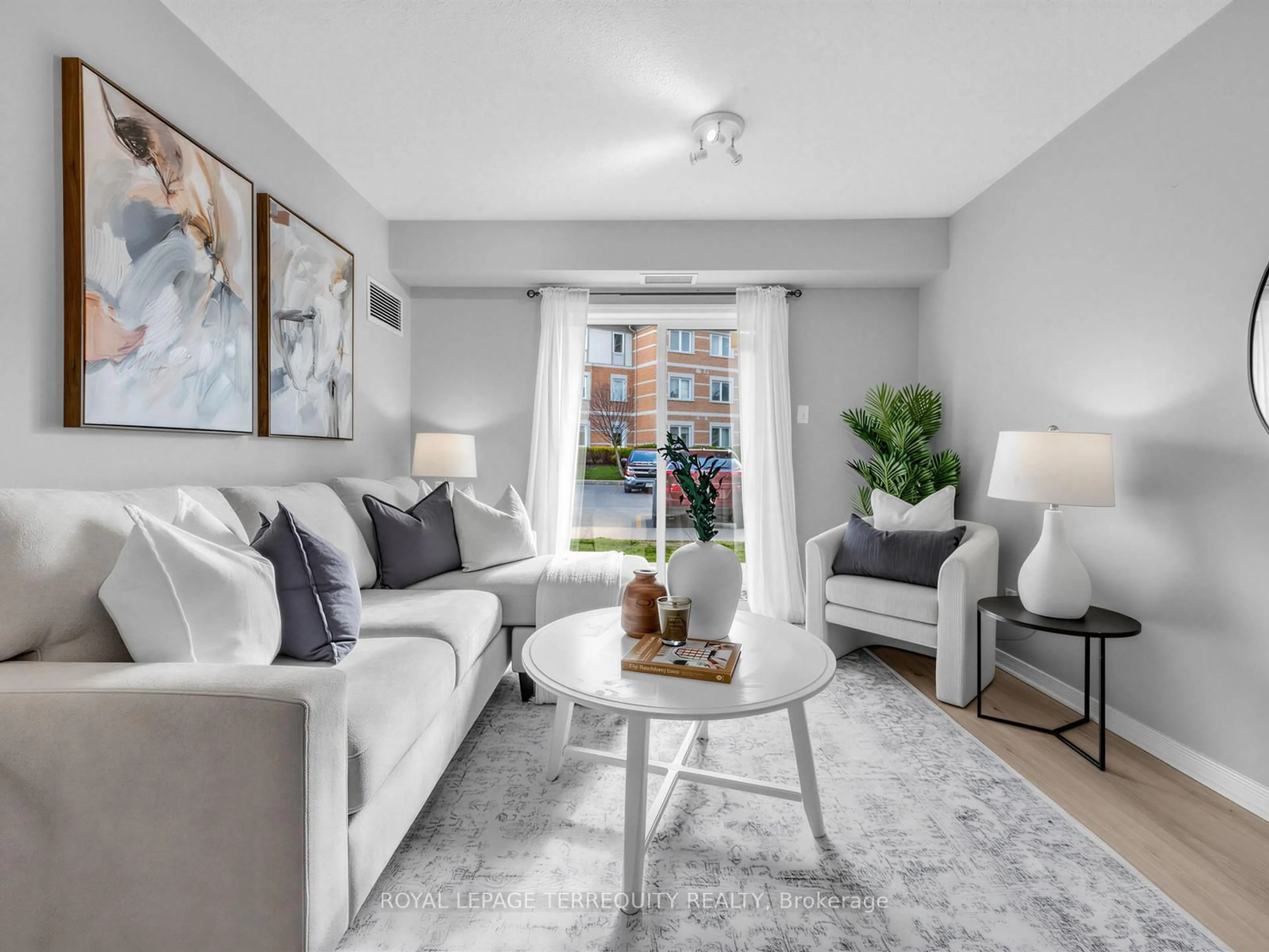 Living room with furniture, unknown for 124 Aspen Springs Dr #102, Clarington Ontario L1C 0G8