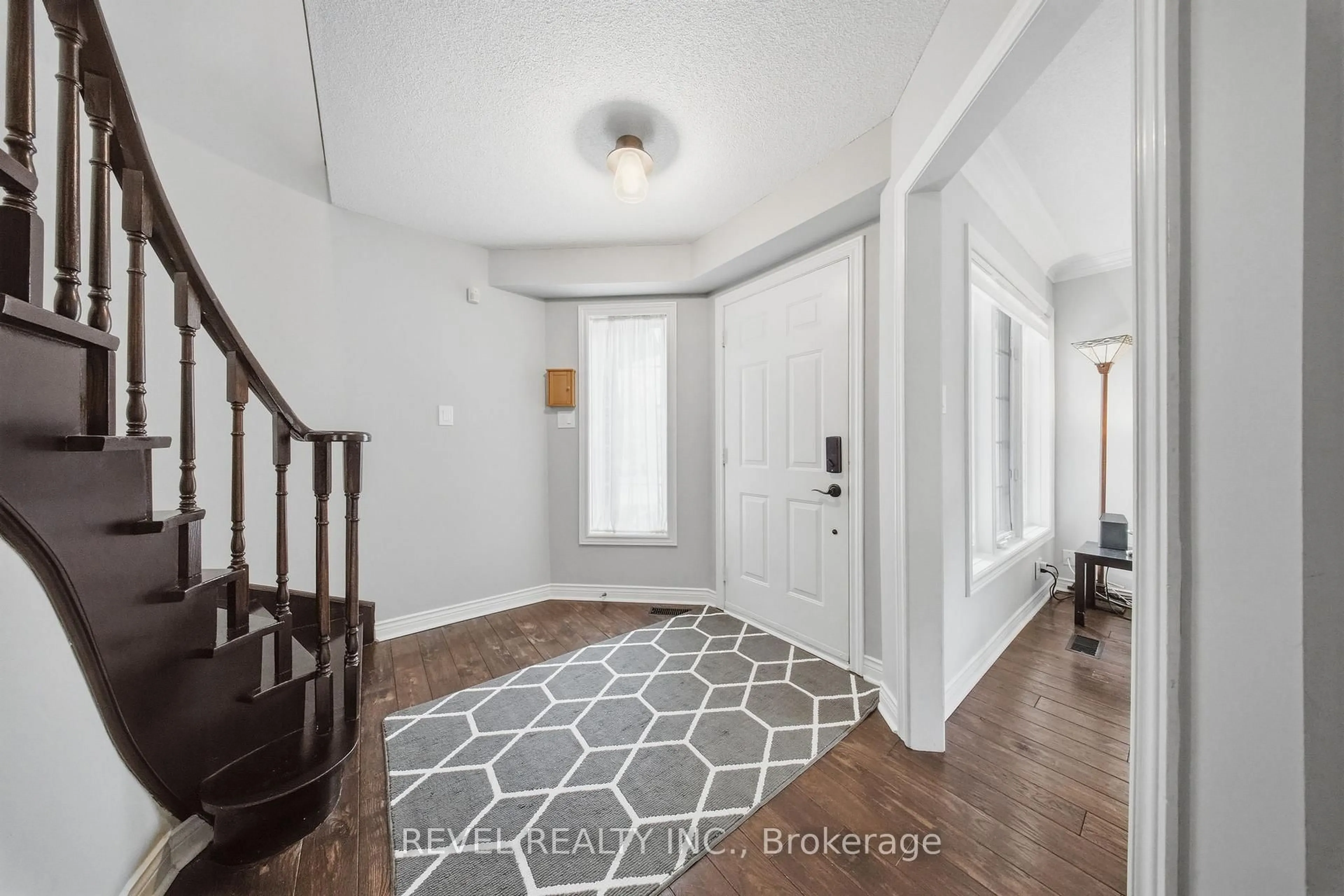 Indoor entryway for 68 Parnell Cres, Whitby Ontario L1R 2L5