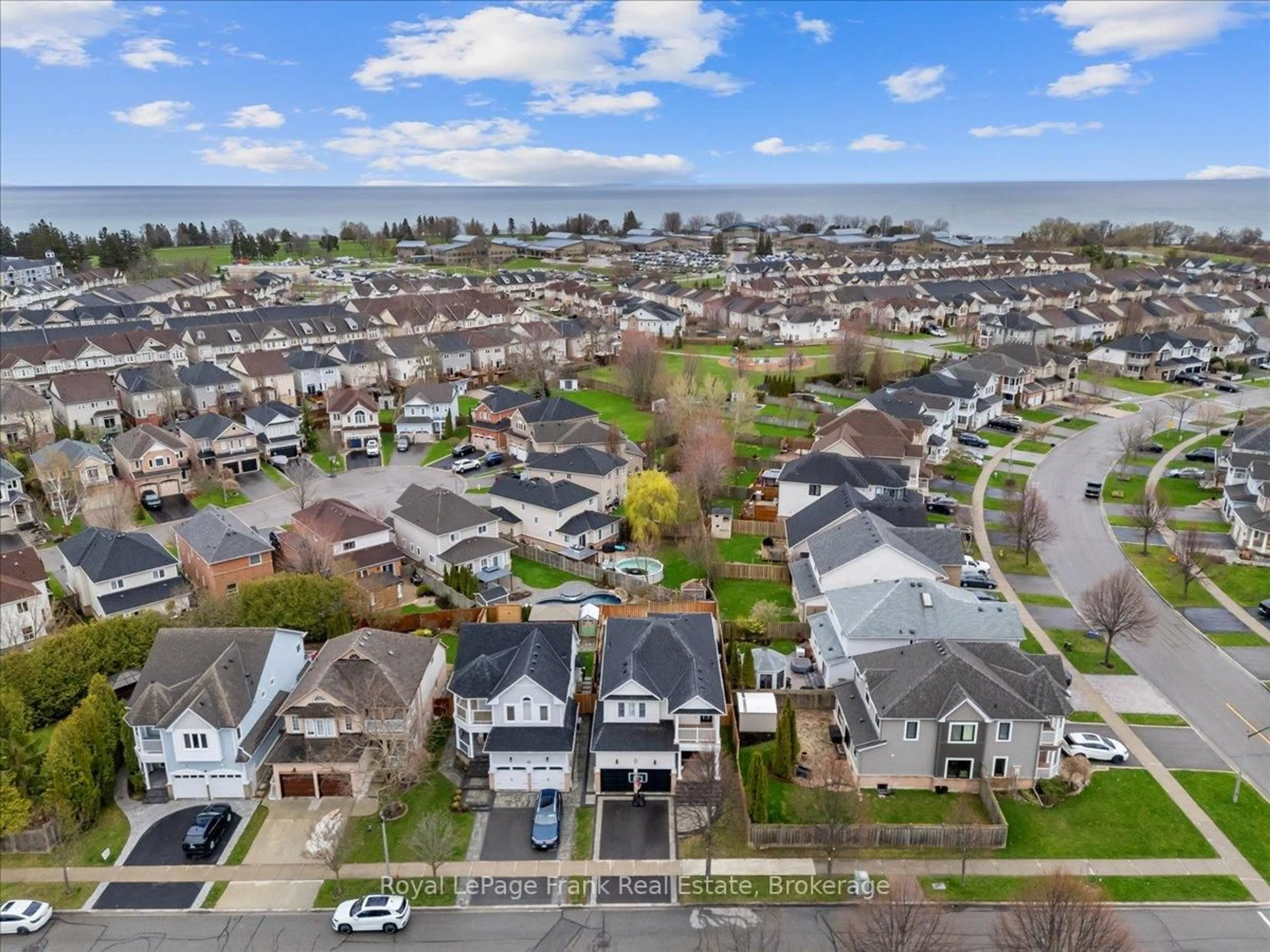 A pic from outside/outdoor area/front of a property/back of a property/a pic from drone, unknown for 67 Scadding Ave, Whitby Ontario L1N 9X3