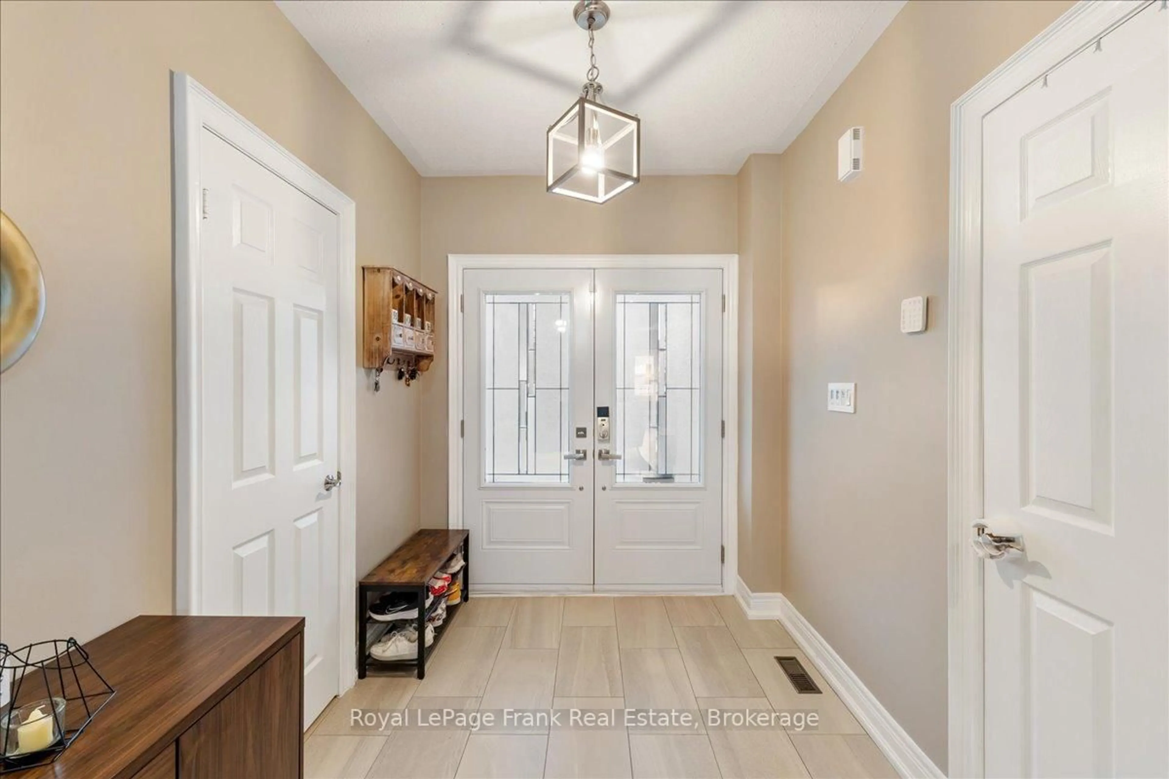 Indoor entryway for 67 Scadding Ave, Whitby Ontario L1N 9X3