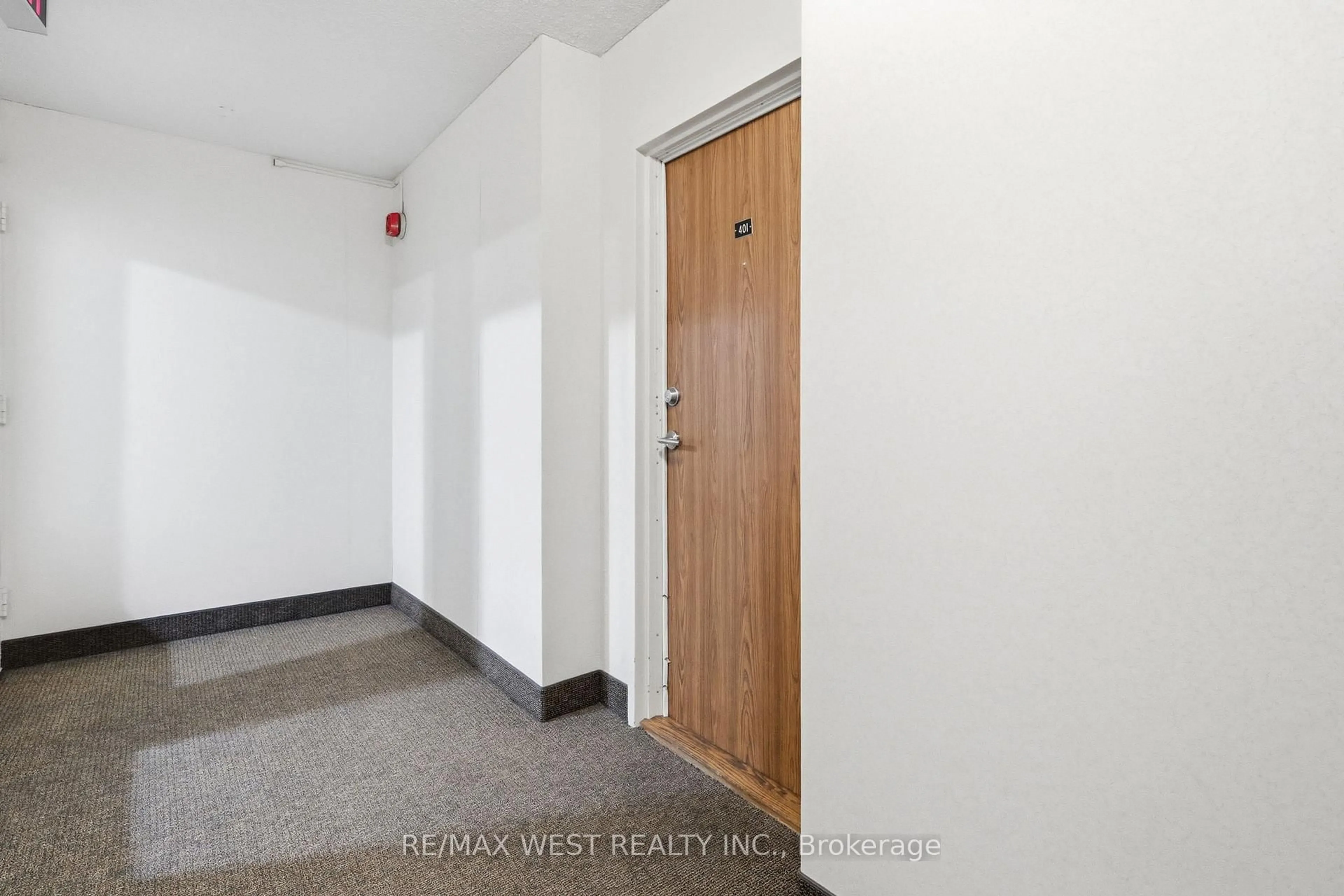Indoor foyer for 1275 Markham Rd #401, Toronto Ontario M1H 3A2