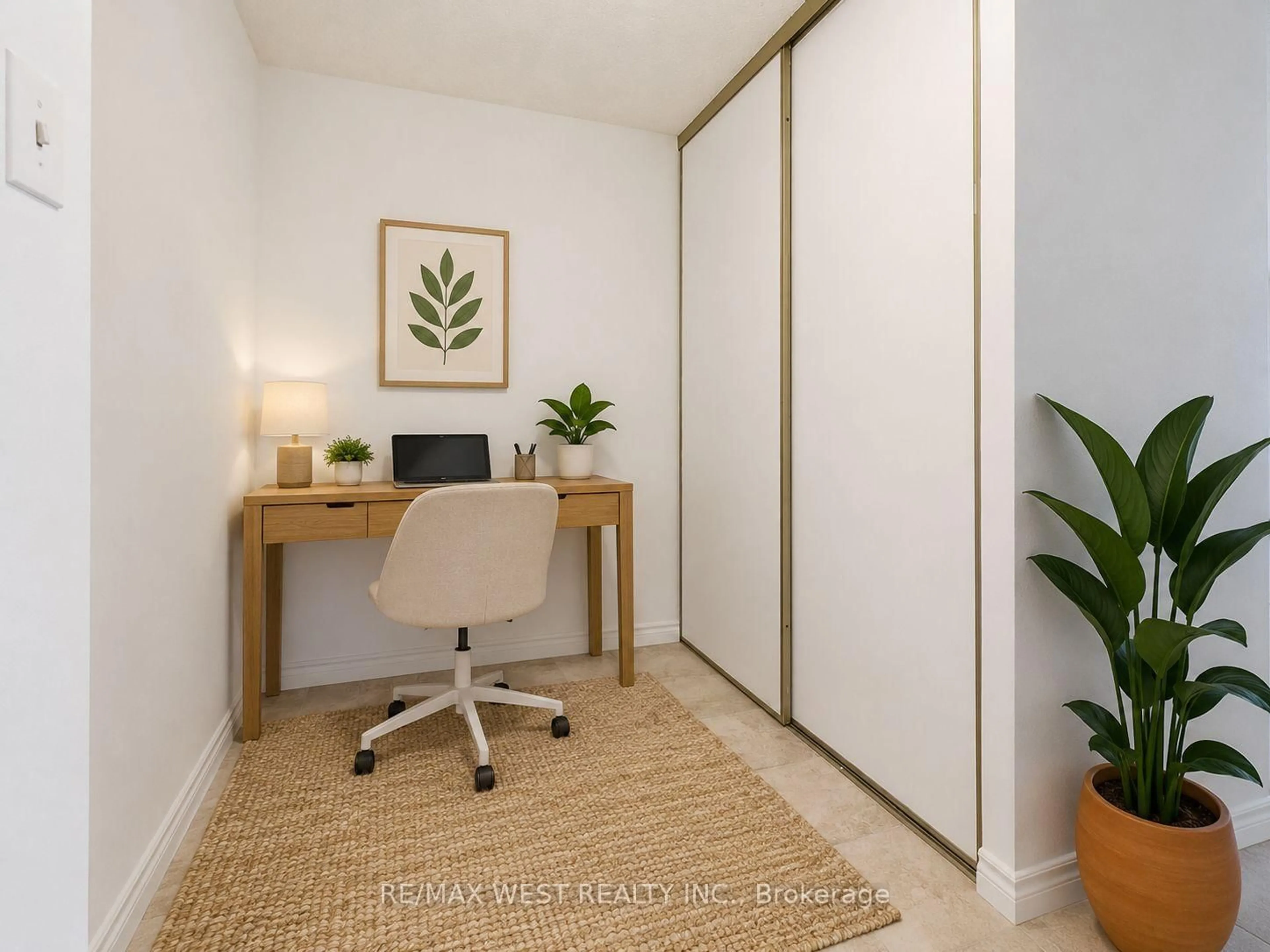 A pic of a room for 1275 Markham Rd #401, Toronto Ontario M1H 3A2