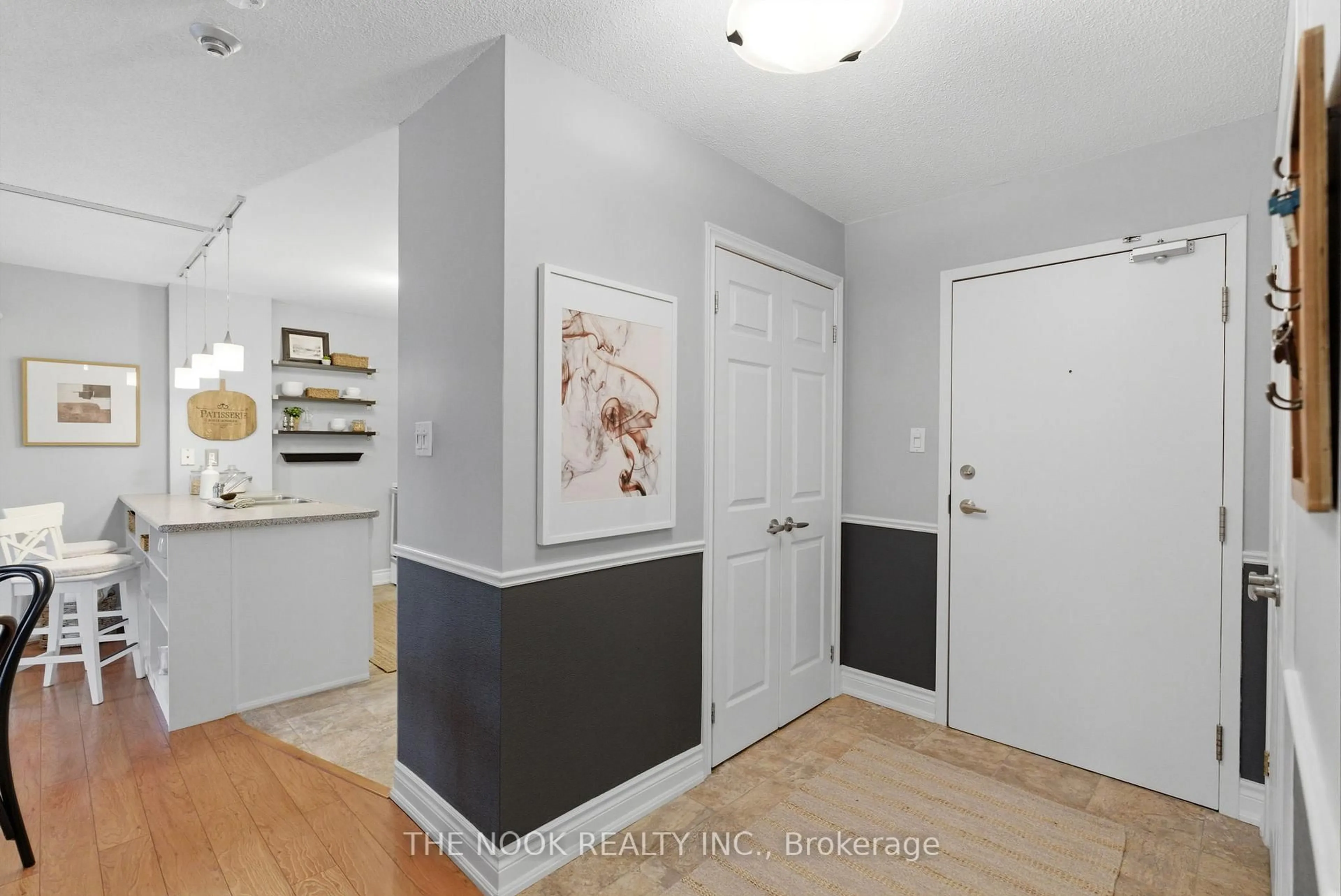 Indoor entryway for 91 Aspen Springs Dr #107, Clarington Ontario L1C 5J9
