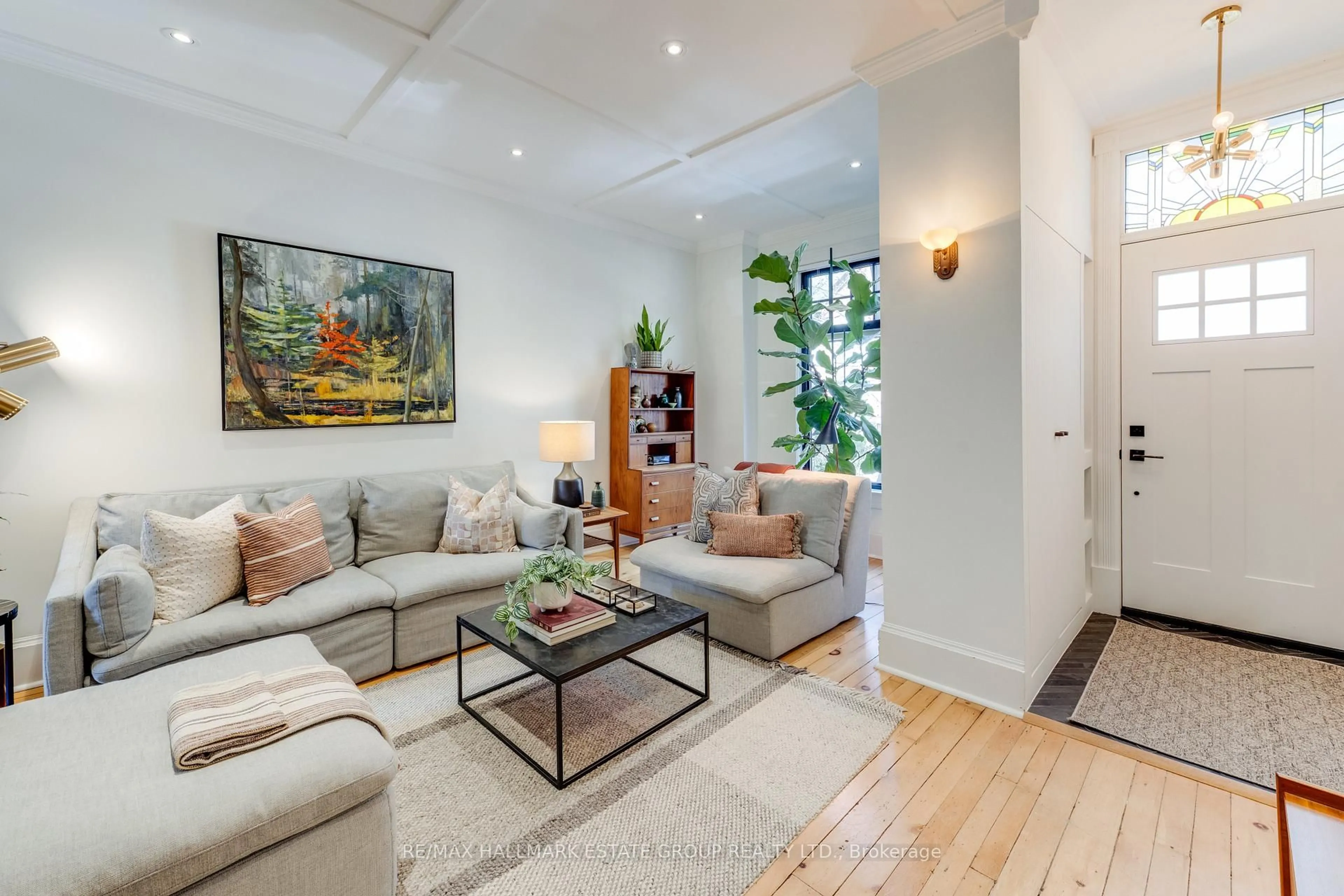 Living room with furniture, unknown for 92 Hamilton St, Toronto Ontario M4M 2C8