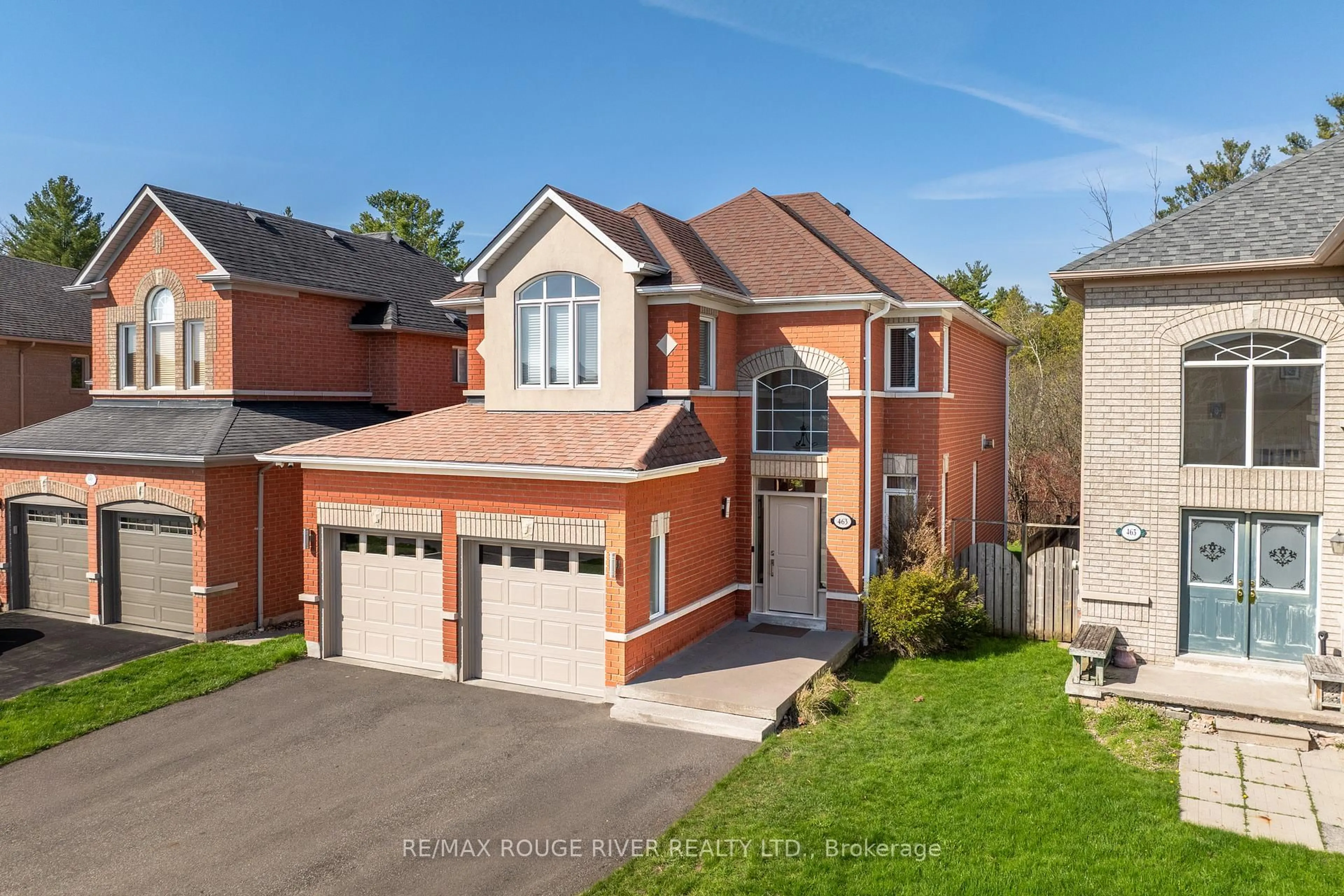 A pic from outside/outdoor area/front of a property/back of a property/a pic from drone, street for 463 Summerpark Cres, Pickering Ontario L1V 7A9