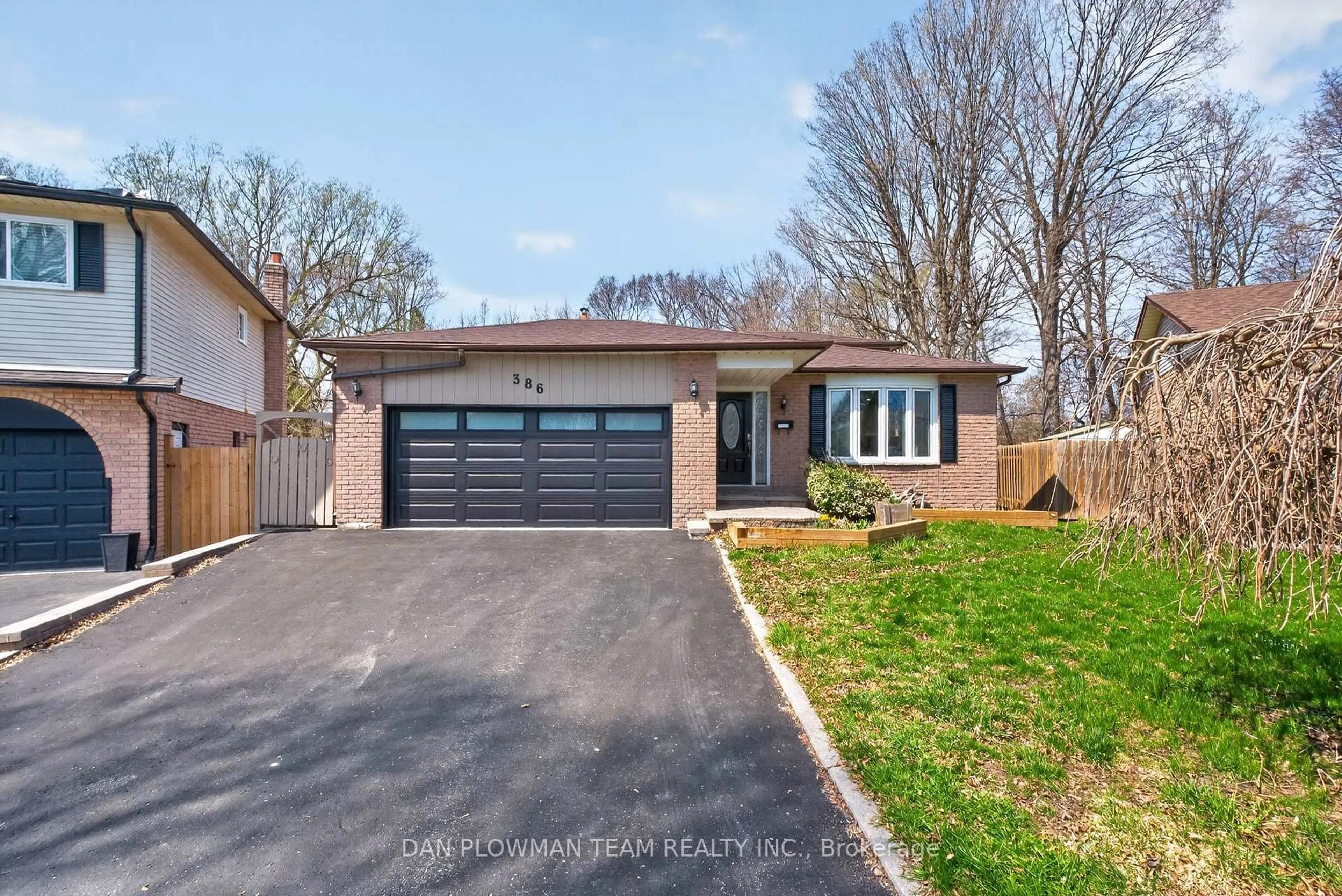 Home with brick exterior material, street for 386 Grange Crt, Oshawa Ontario L1G 7J1