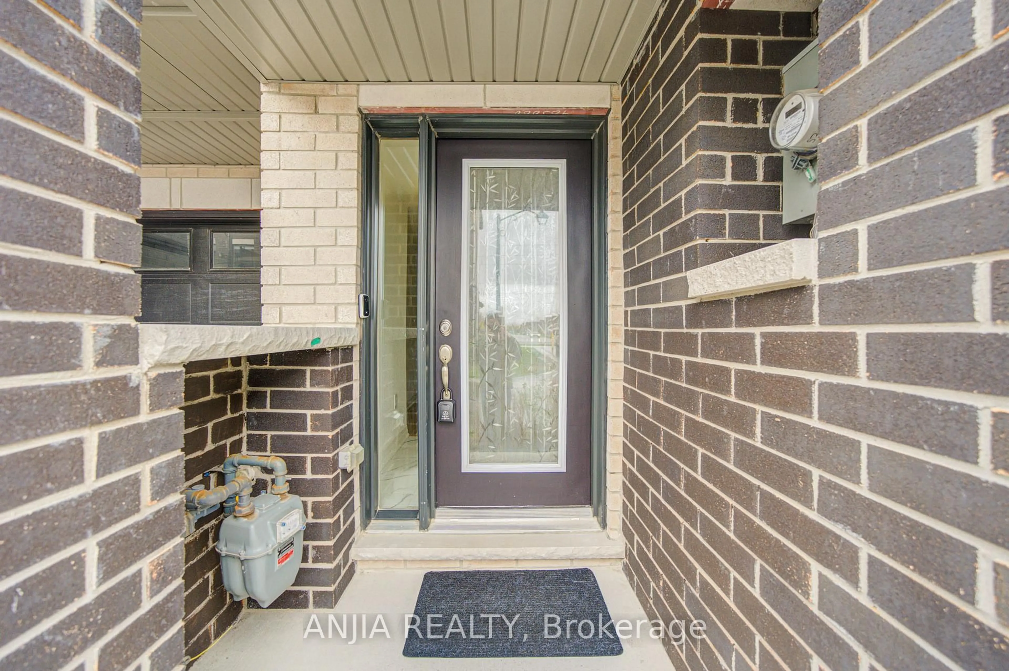 Indoor entryway for 53 Emmas Way, Whitby Ontario L1R 0S7