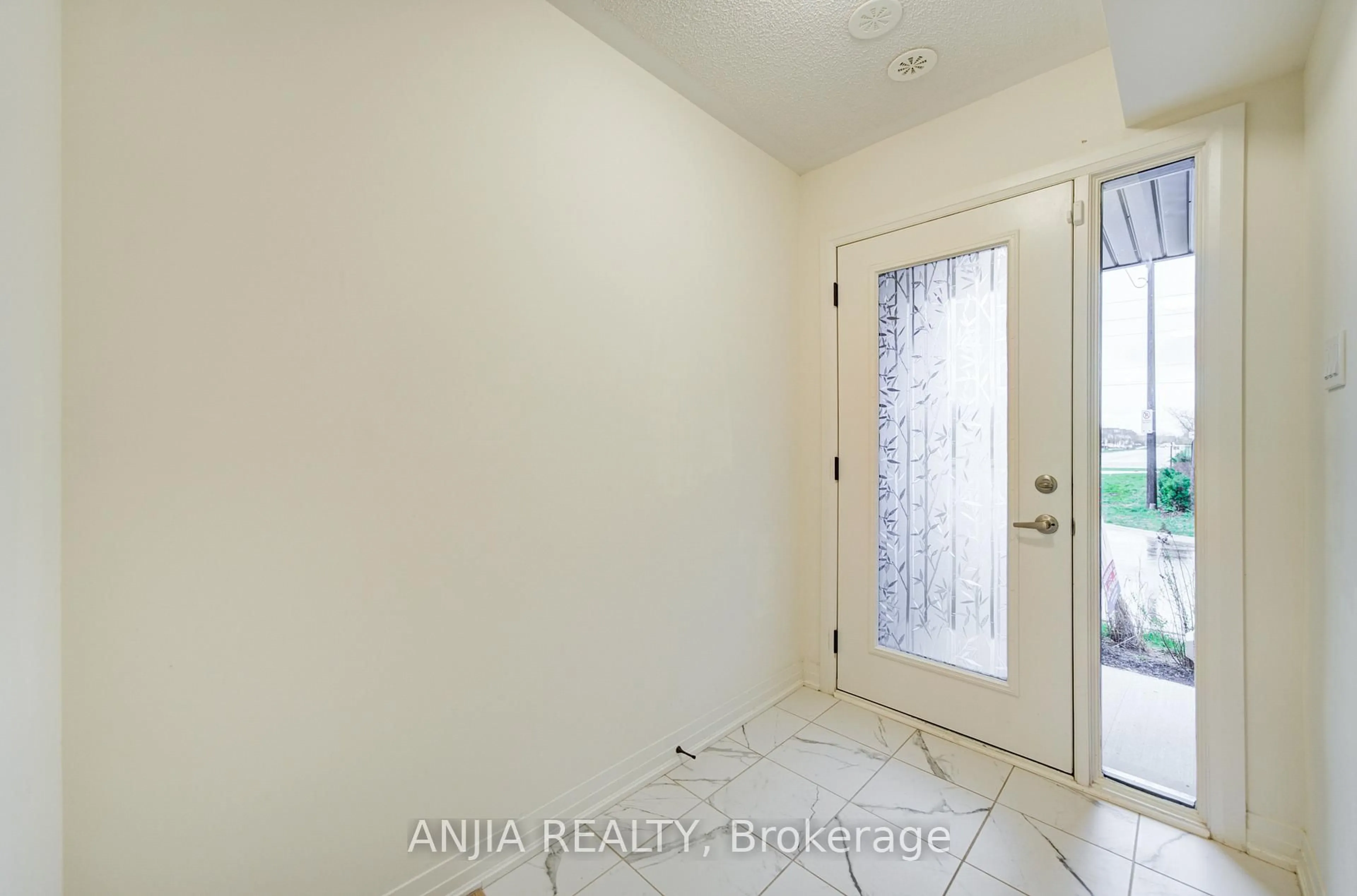 Indoor entryway for 53 Emmas Way, Whitby Ontario L1R 0S7