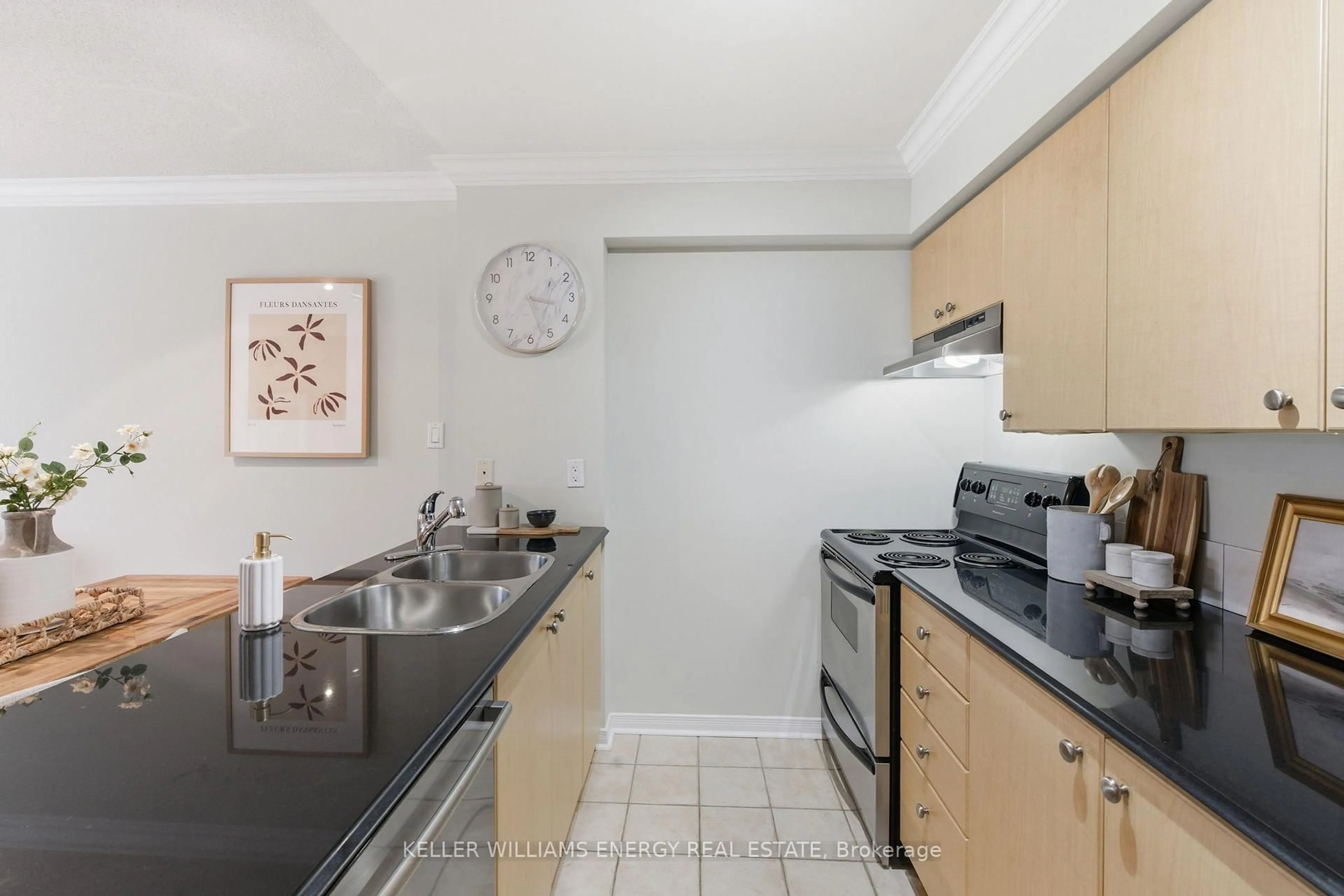 Standard kitchen, unknown for 90 Aspen Springs Dr #301, Clarington Ontario L1C 5N3