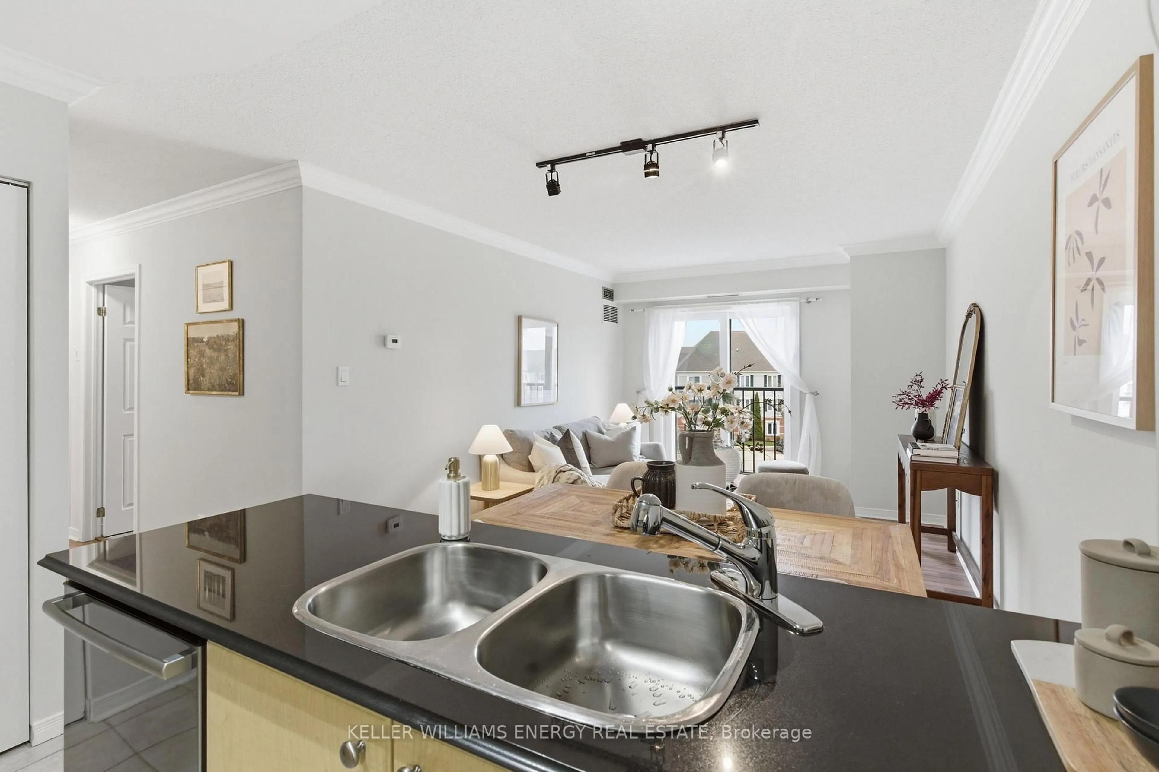 Standard kitchen, unknown for 90 Aspen Springs Dr #301, Clarington Ontario L1C 5N3
