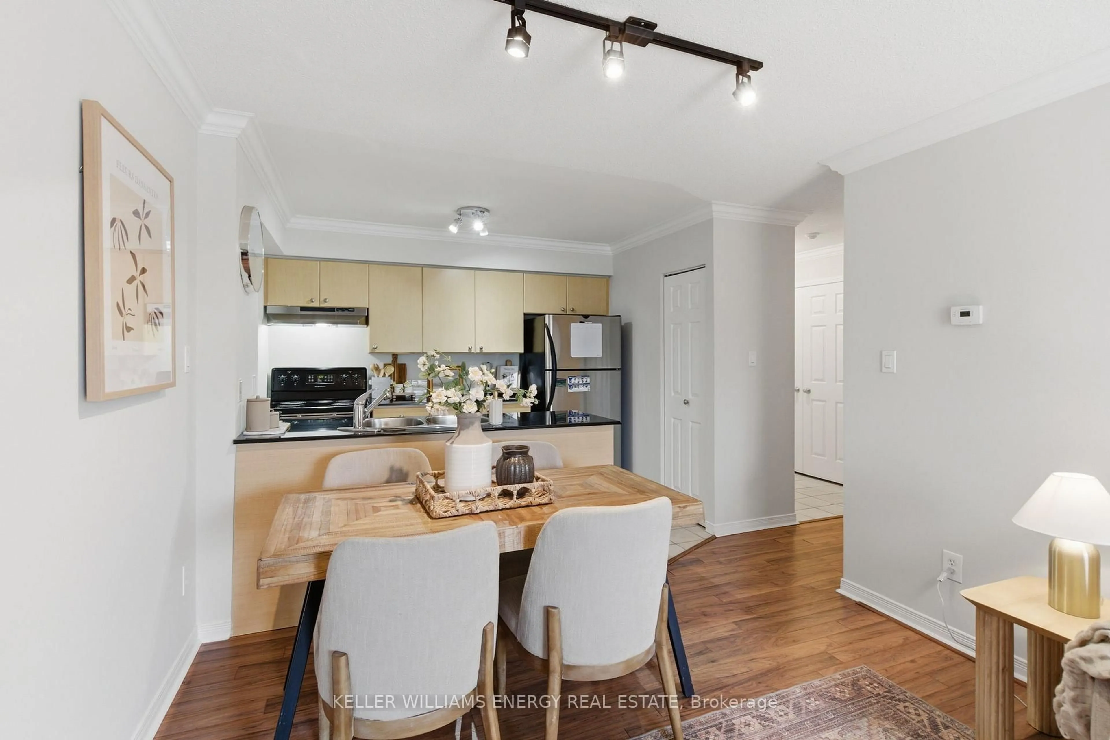 Open concept kitchen, wood/laminate floor for 90 Aspen Springs Dr #301, Clarington Ontario L1C 5N3