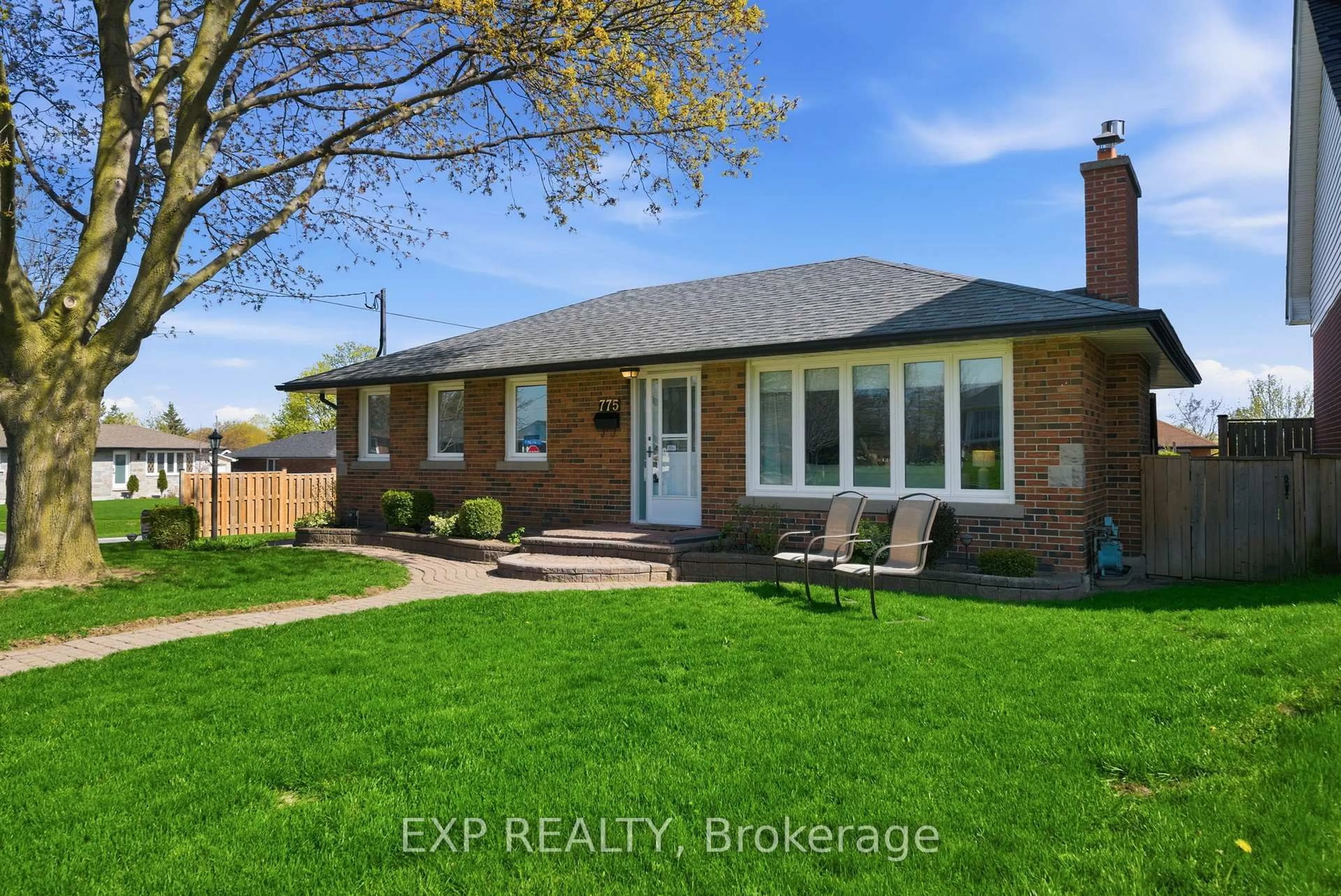 Home with brick exterior material, unknown for 775 Emerson Ave, Oshawa Ontario L1H 3L2