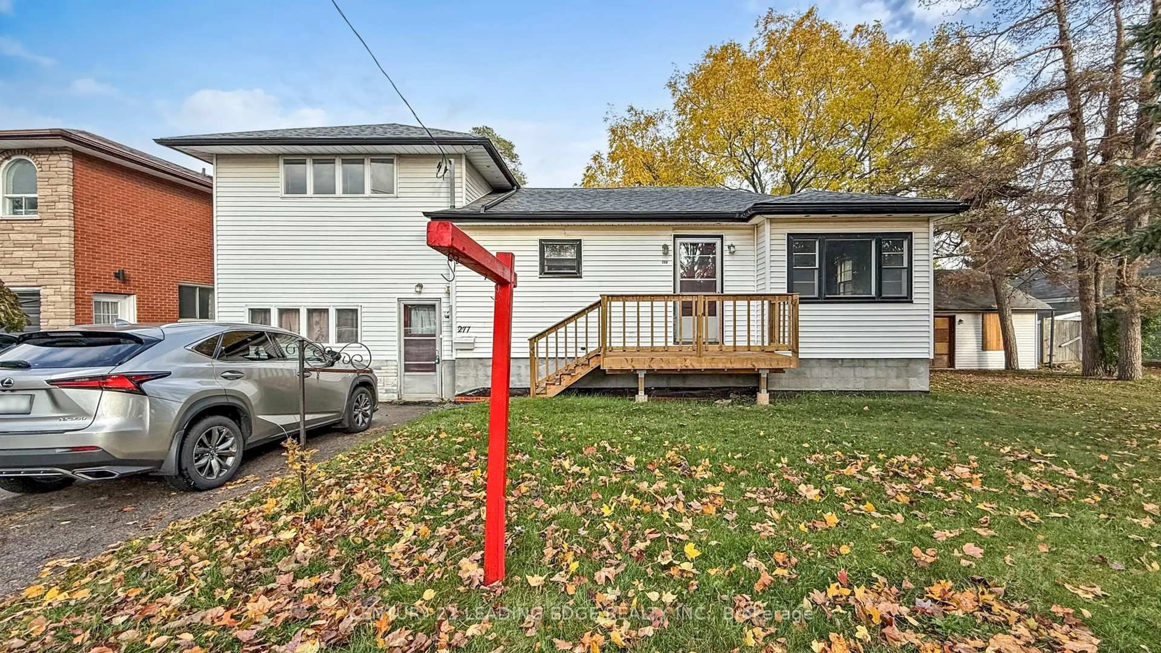 Home with vinyl exterior material, street for 277 Gibbons St, Oshawa Ontario L1J 4Y5
