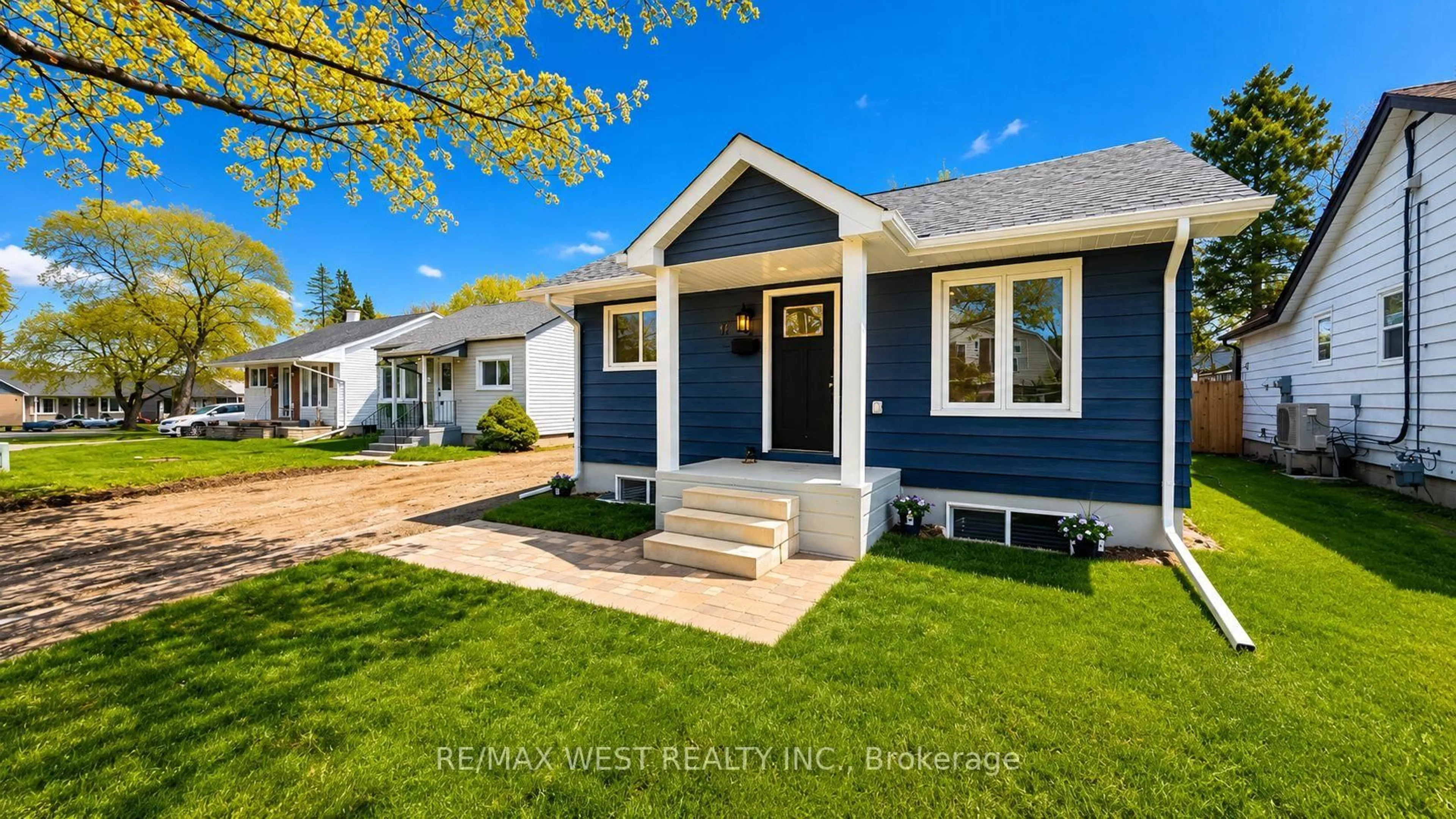 Home with vinyl exterior material, street for 11 Pine St, Ajax Ontario L1S 1X8