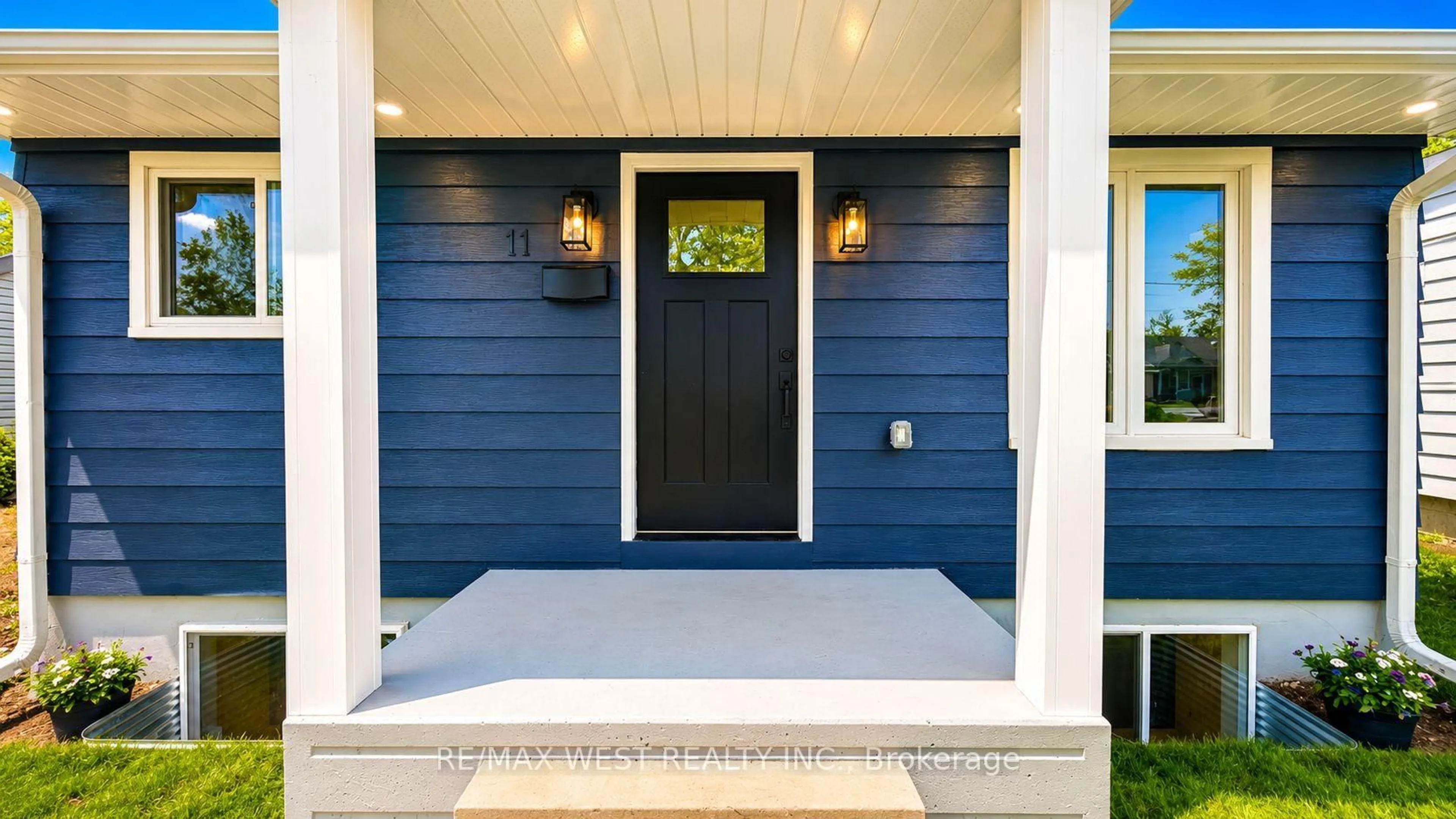 Indoor entryway for 11 Pine St, Ajax Ontario L1S 1X8