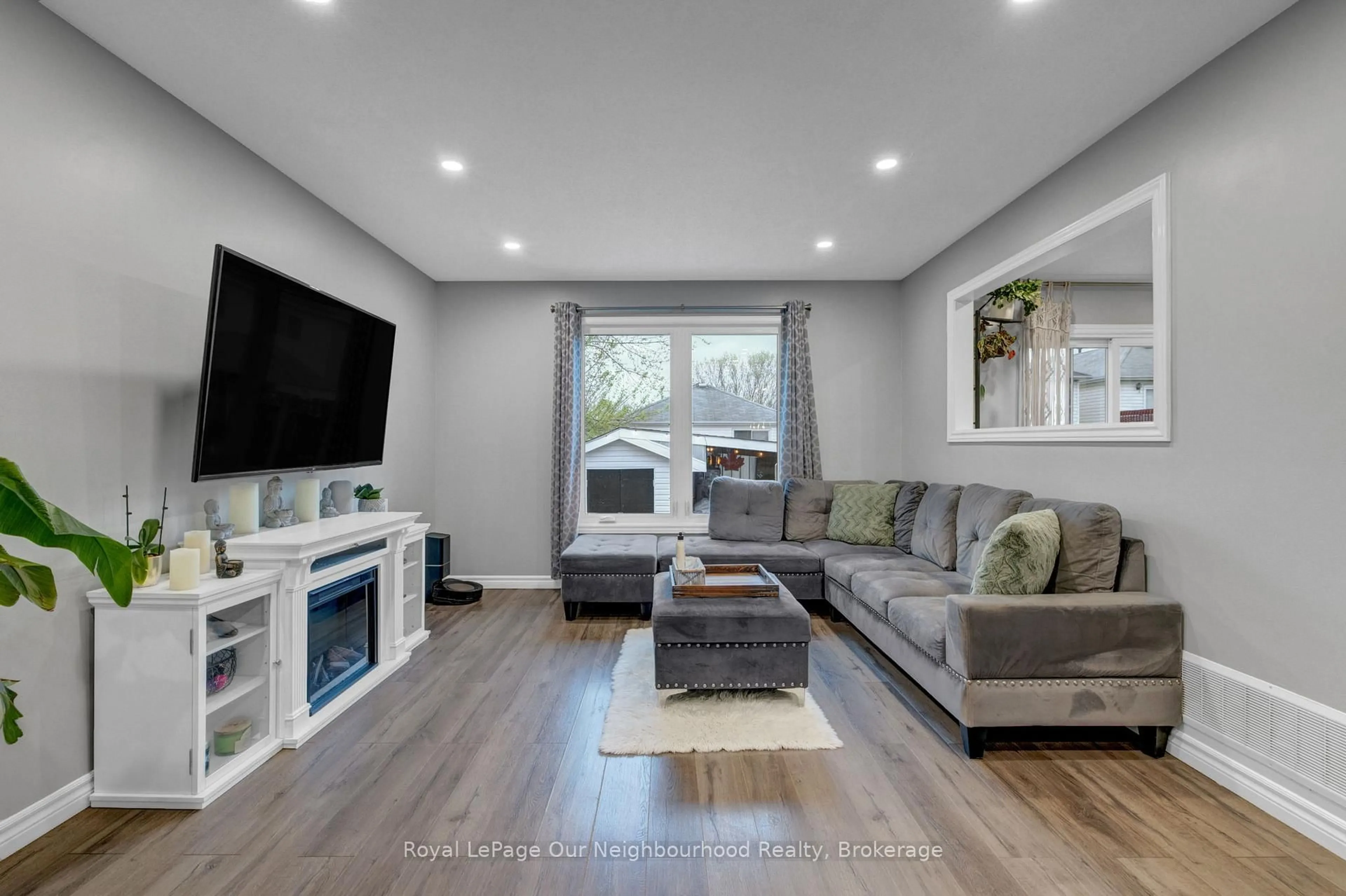 Living room with furniture, unknown for 19 Marchwood Cres, Clarington Ontario L1C 4K1
