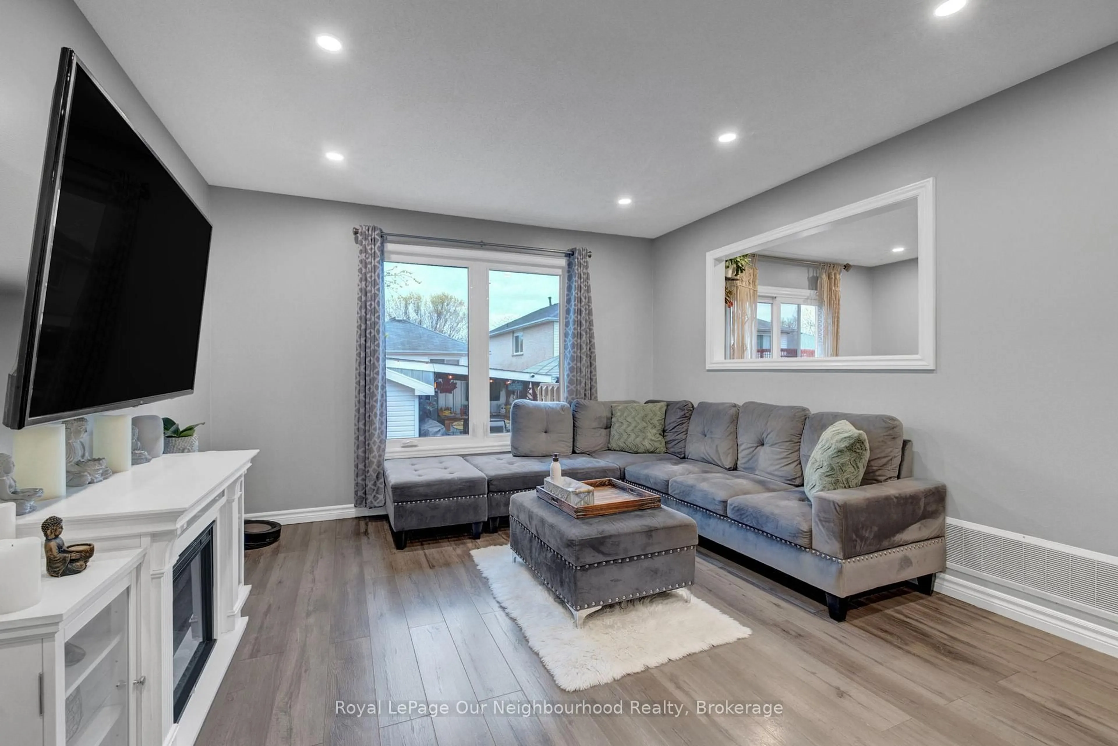Living room with furniture, unknown for 19 Marchwood Cres, Clarington Ontario L1C 4K1