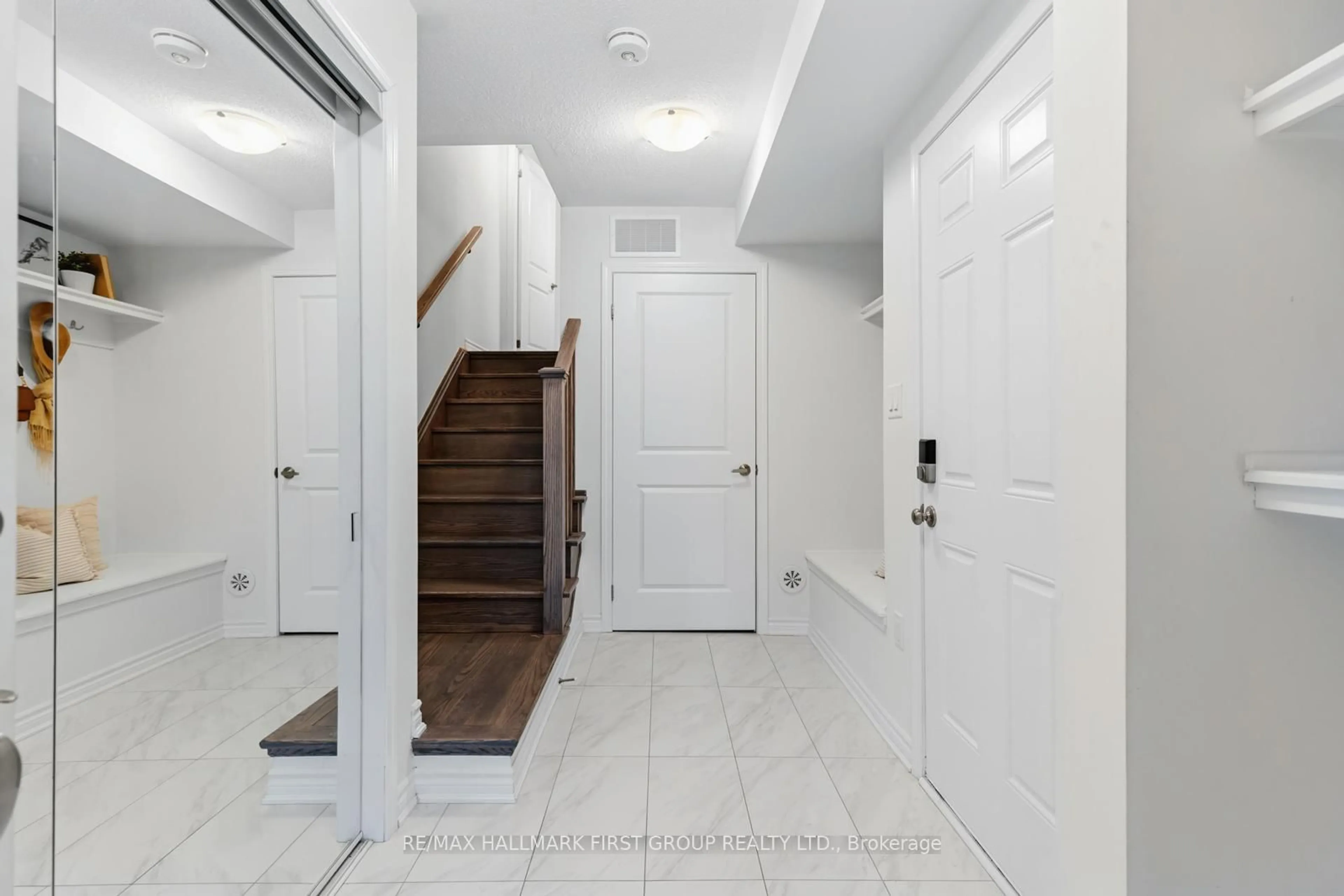 Indoor entryway for 3359 Thunderbird Prom, Pickering Ontario L1X 0N1