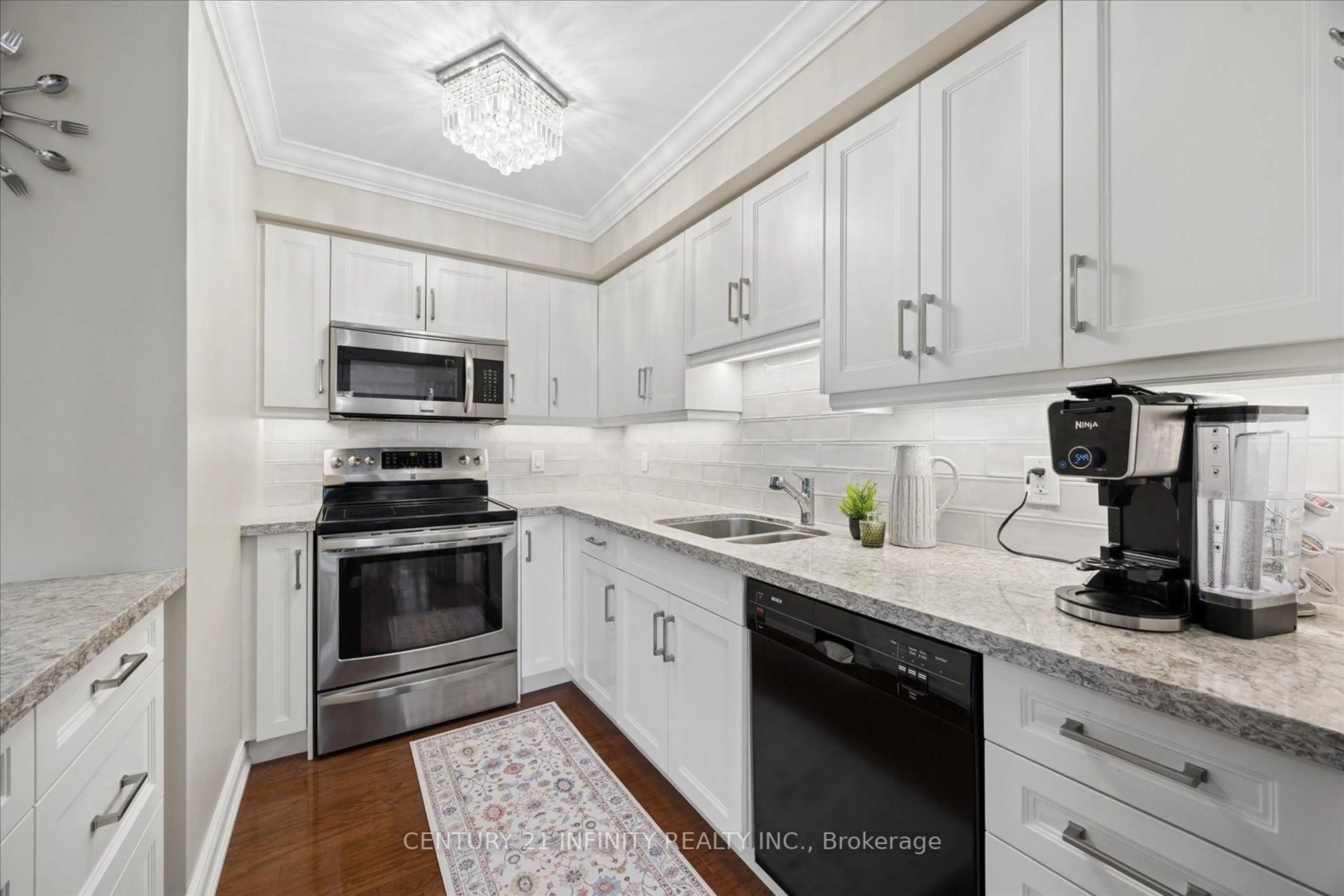 Standard kitchen, ceramic/tile floor for 50 Richmond St #635, Oshawa Ontario L1G 7C7