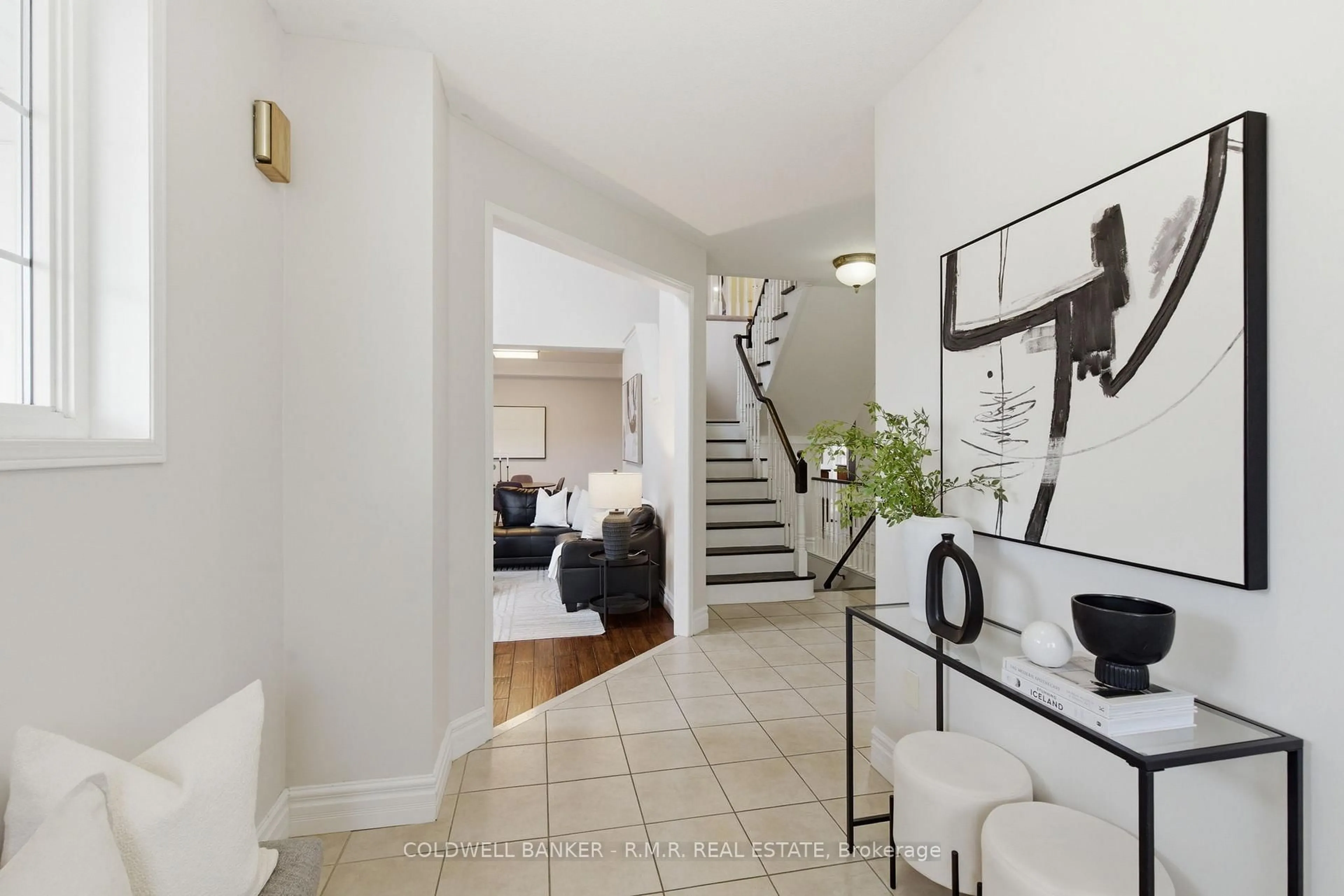 Indoor entryway for 1420 Coldstream Dr, Oshawa Ontario L1K 2Y8