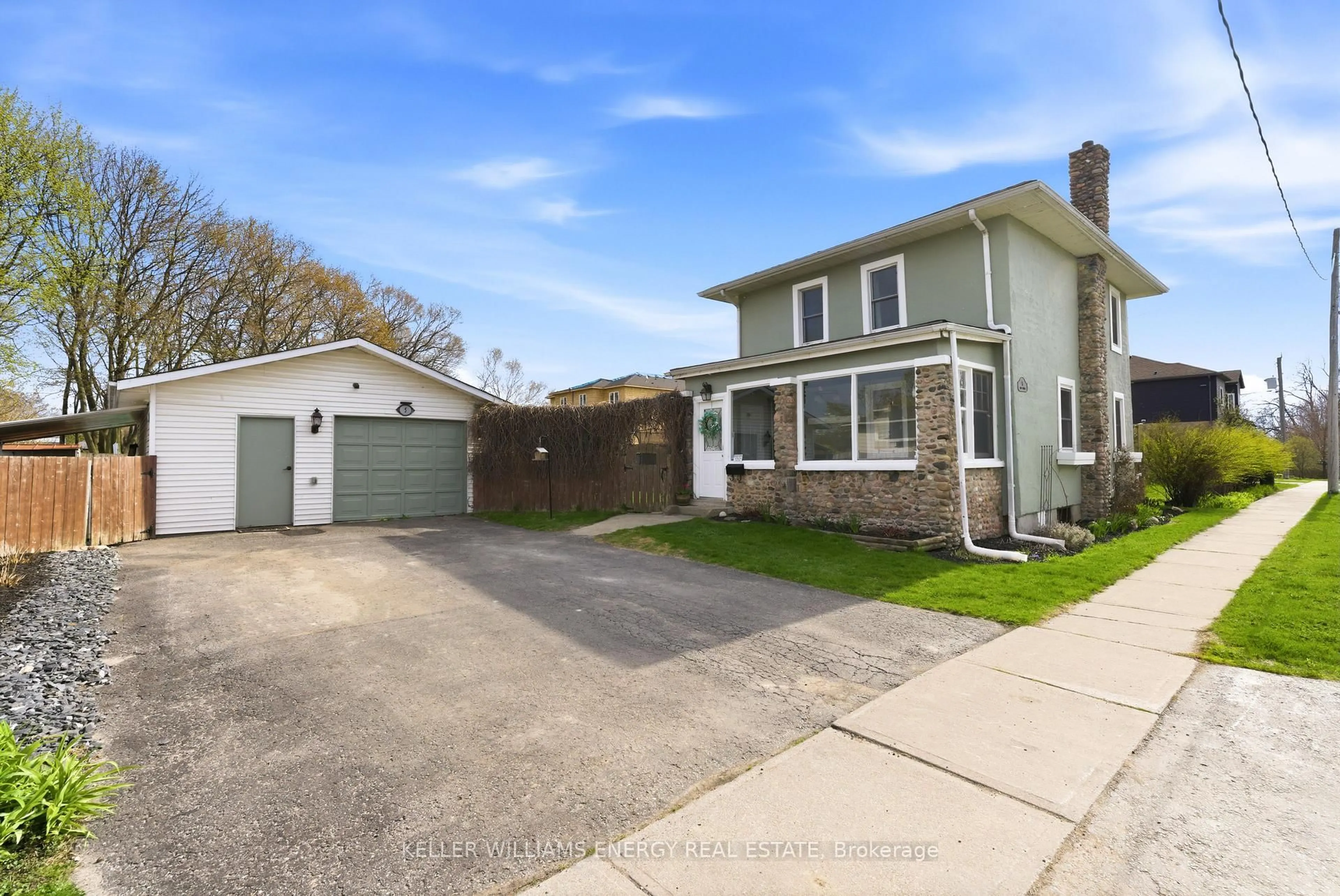 A pic from outside/outdoor area/front of a property/back of a property/a pic from drone, street for 5 Ann St, Clarington Ontario L1C 1B1