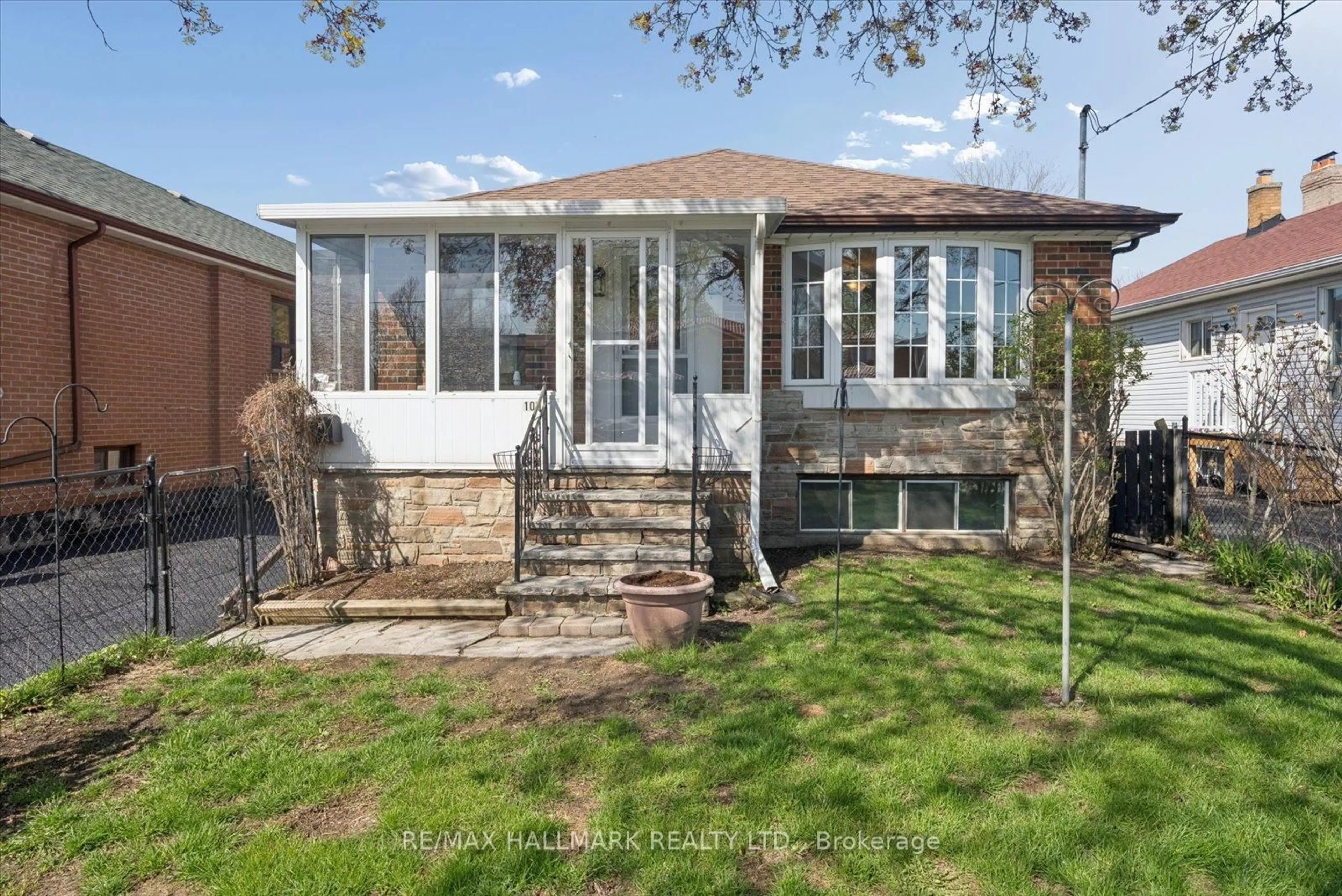 Home with brick exterior material, street for 100 Huntington Ave, Toronto Ontario M1K 4L5