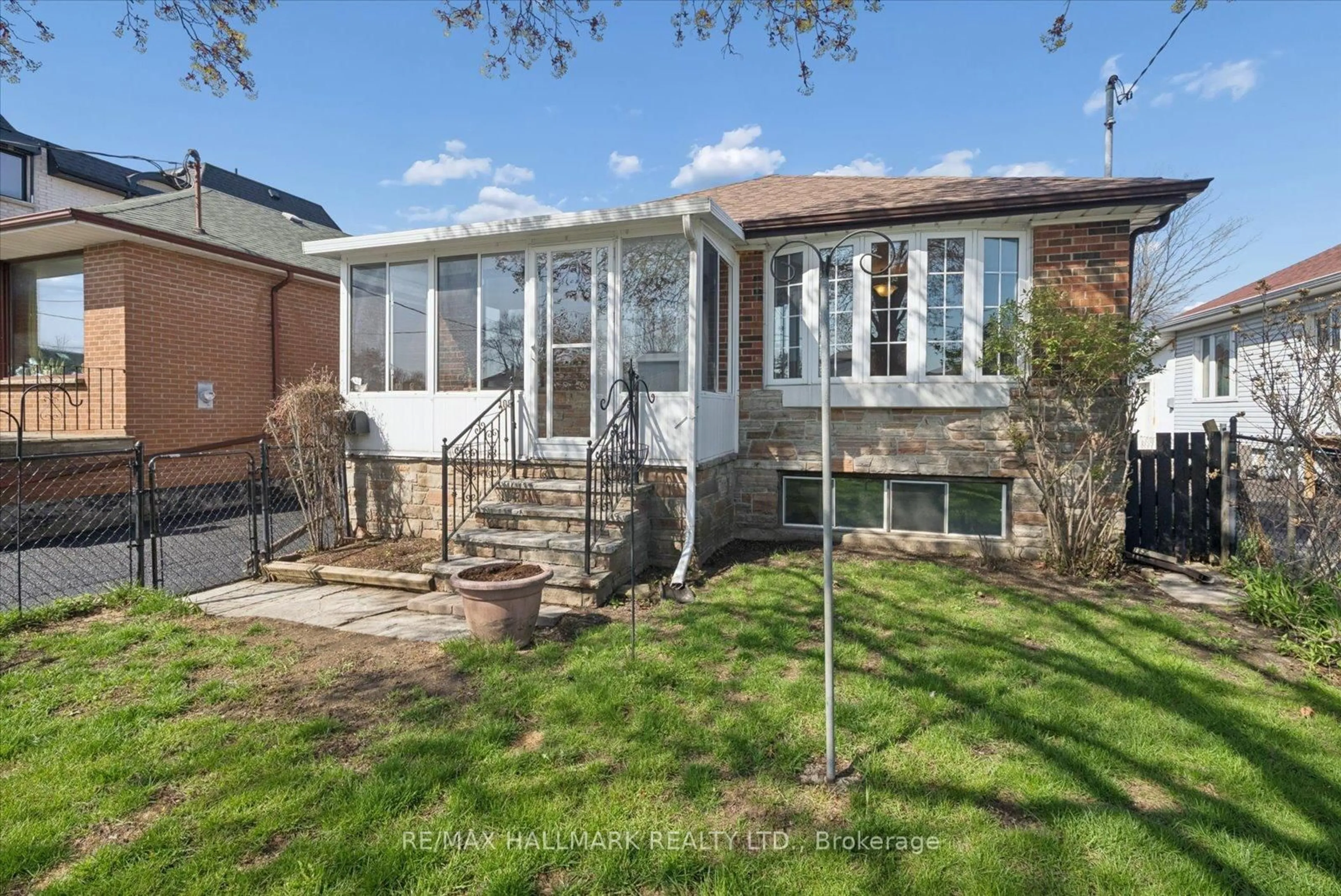 Home with brick exterior material, street for 100 Huntington Ave, Toronto Ontario M1K 4L5