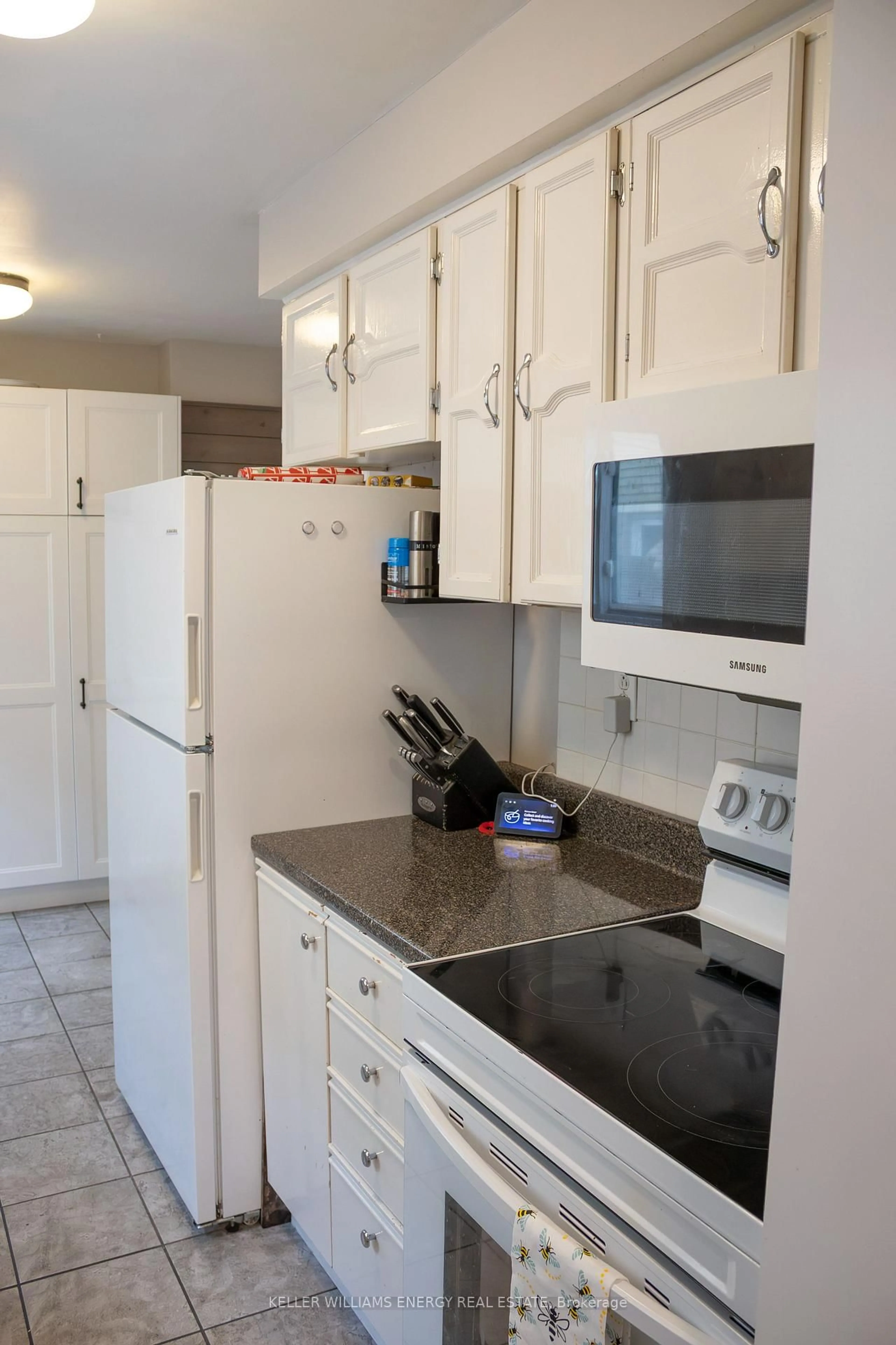 Standard kitchen, unknown for 683 Grandview Dr, Oshawa Ontario L1H 7V9
